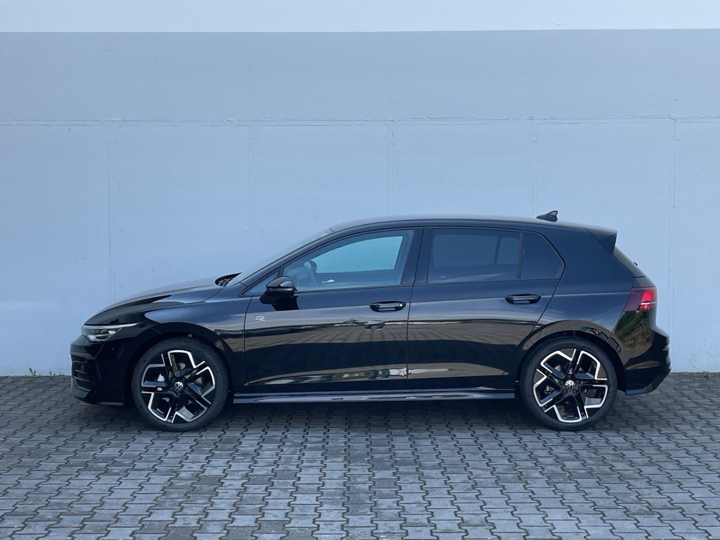 Golf VIII R-Line 1.5 TSI 6-Gang HUD/Kamera/Navi/ACC/LED Plus/App-Connect/