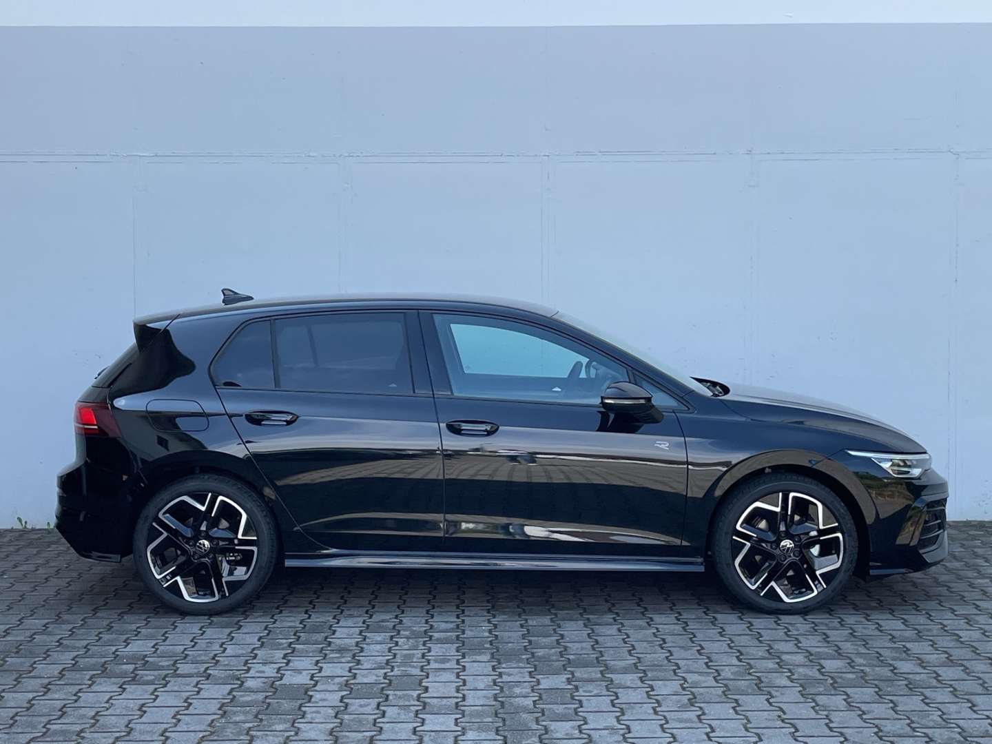 Golf VIII R-Line 1.5 TSI 6-Gang HUD/Kamera/Navi/ACC/LED Plus/App-Connect/
