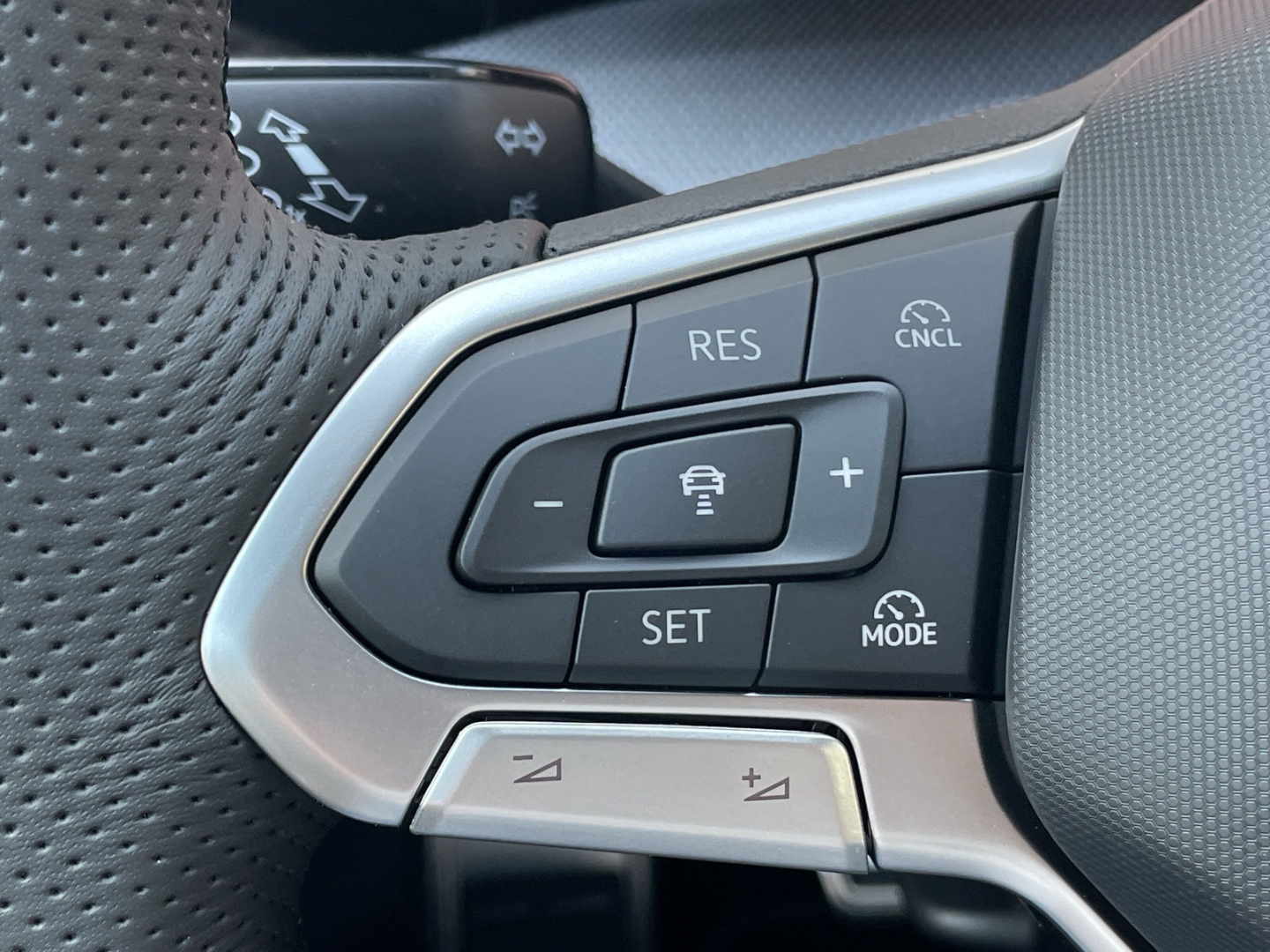 Golf VIII R-Line 1.5 TSI 6-Gang HUD/Kamera/Navi/ACC/LED Plus/App-Connect/