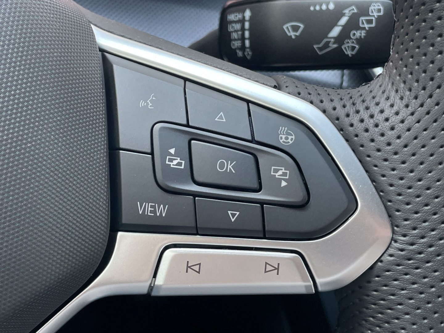 Golf VIII R-Line 1.5 TSI 6-Gang HUD/Kamera/Navi/ACC/LED Plus/App-Connect/