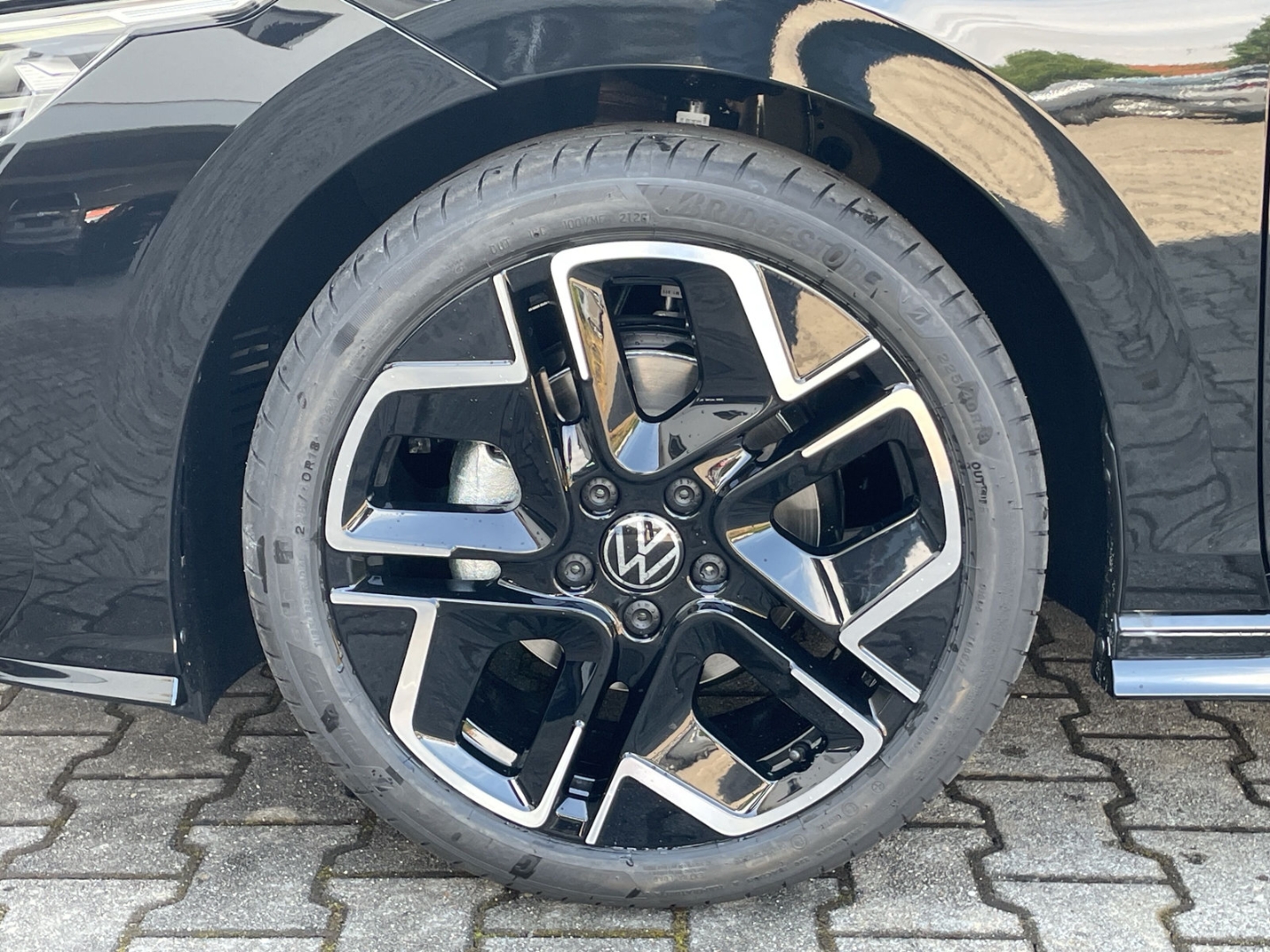 Golf VIII R-Line 1.5 TSI 6-Gang HUD/Kamera/Navi/ACC/LED Plus/App-Connect/