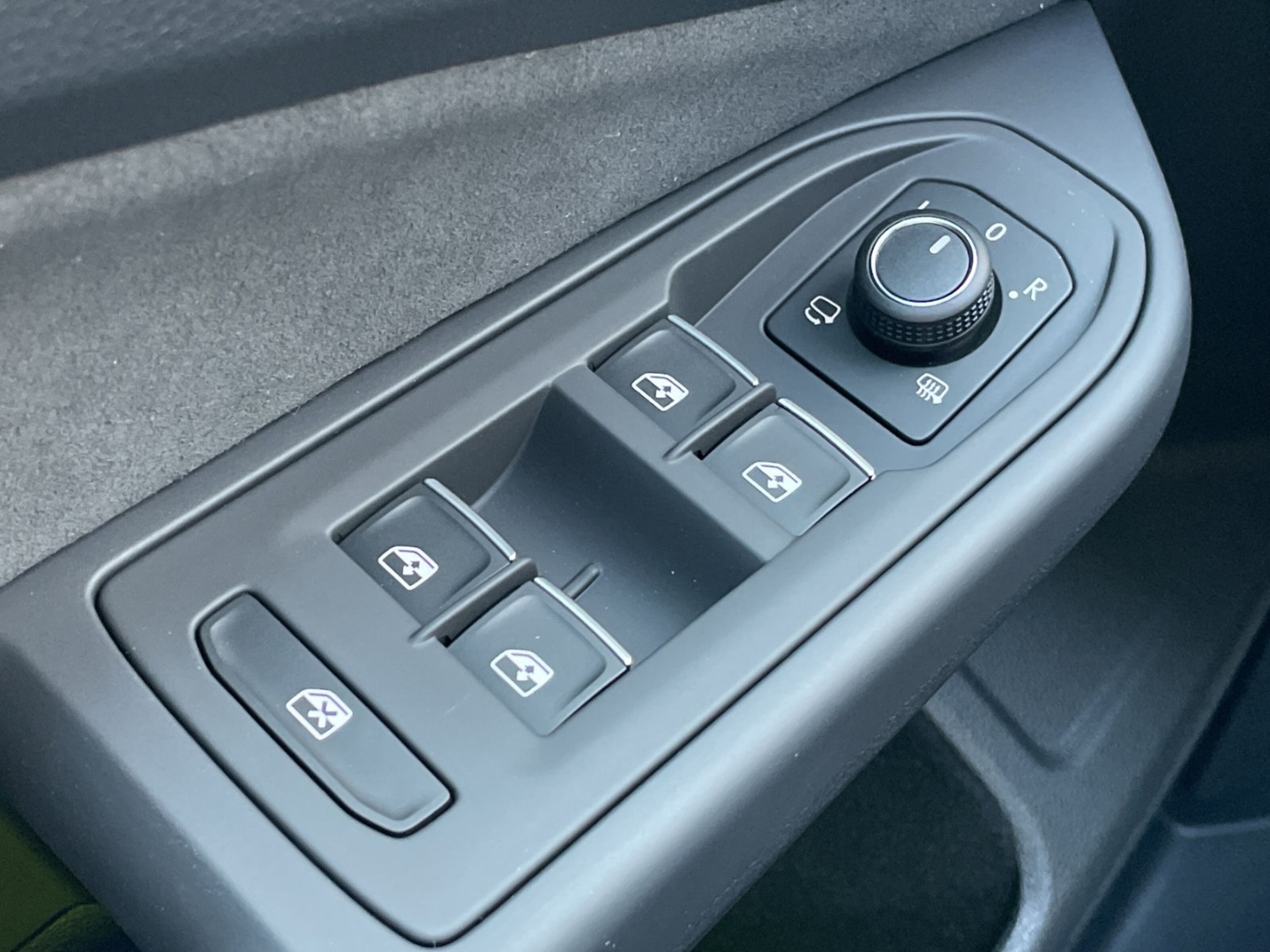 Golf VIII R-Line 1.5 TSI 6-Gang HUD/Kamera/Navi/ACC/LED Plus/App-Connect/