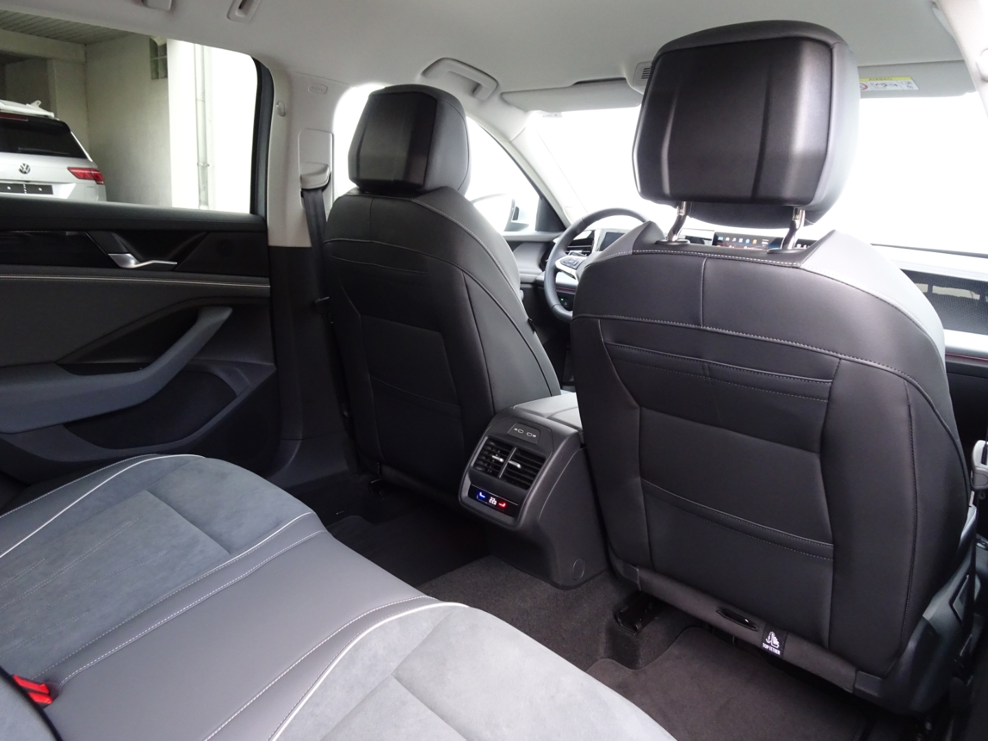 Passat Variant Business 2.0 TDI DSG HUD/AHK/360°