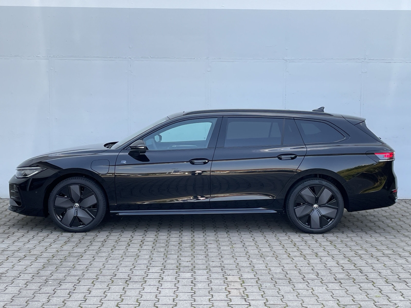 Passat Variant R-Line Signature 1.5 TSI eHybrid DSG AHK