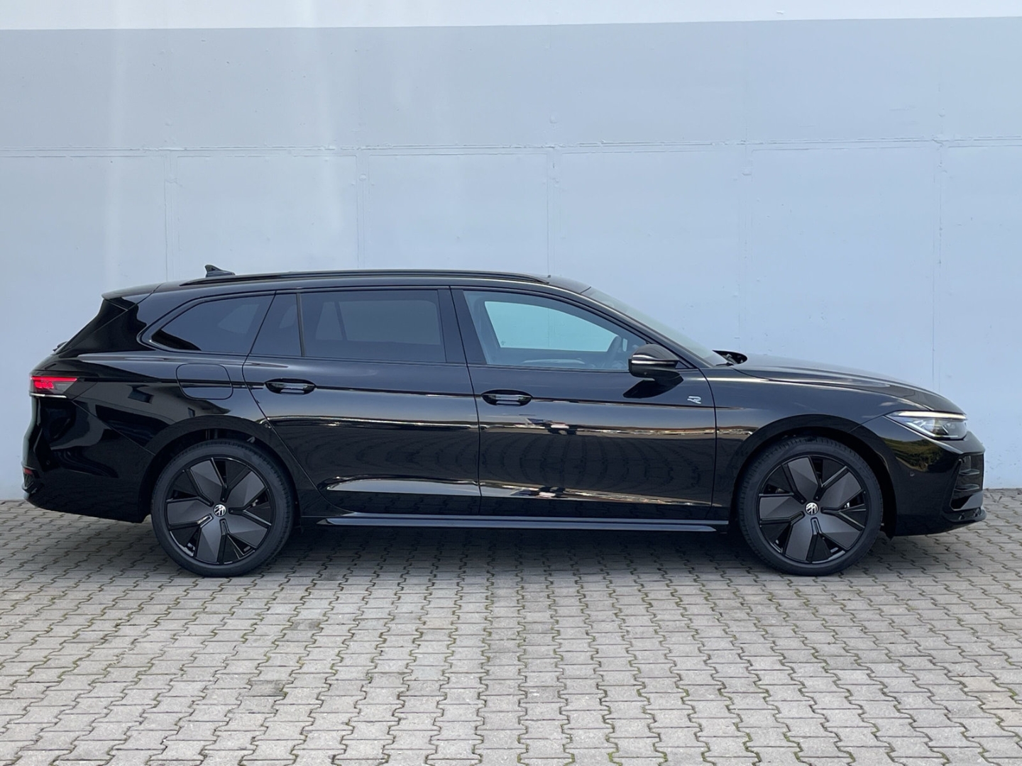 Passat Variant R-Line Signature 1.5 TSI eHybrid DSG AHK