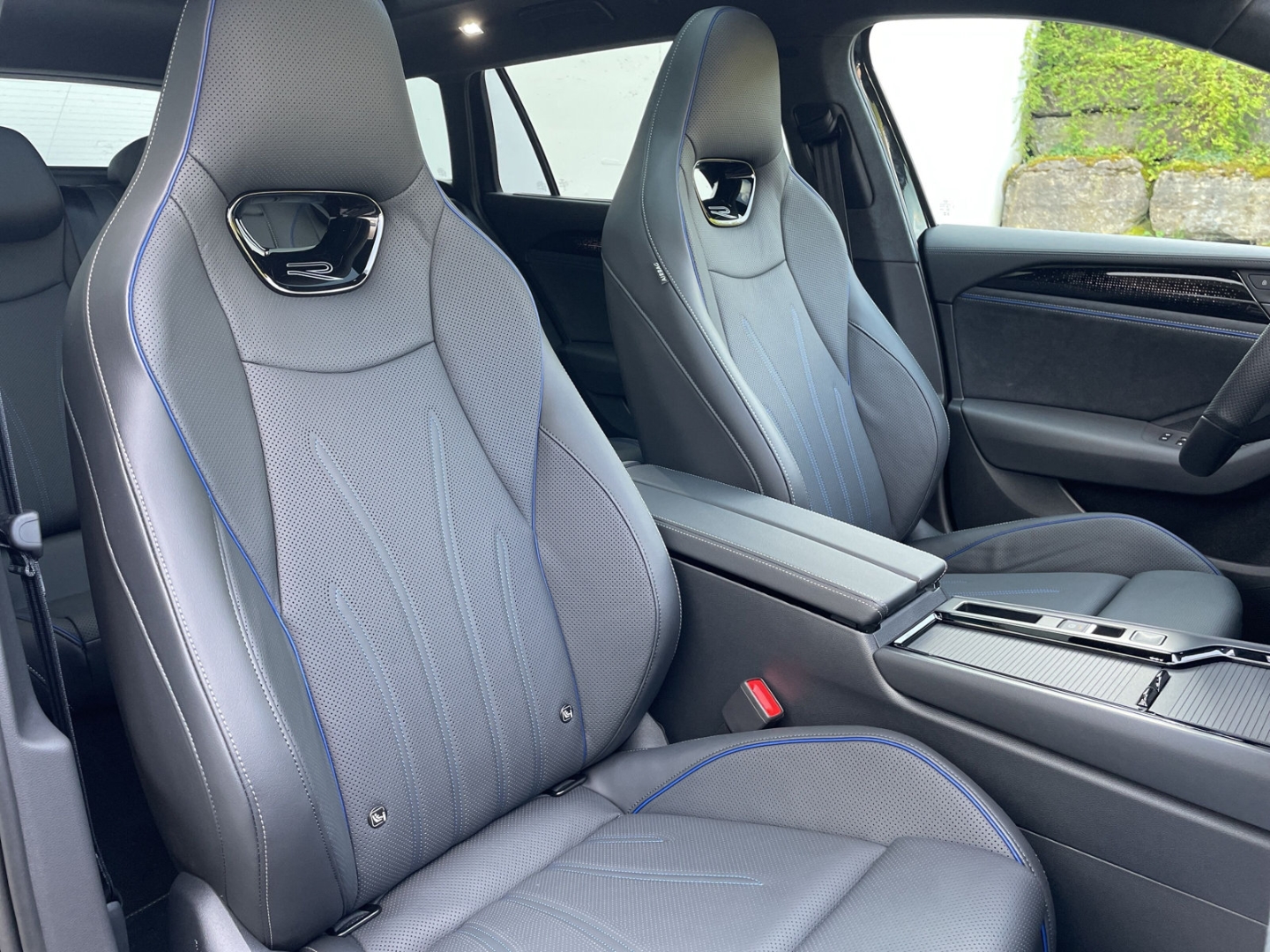 Passat Variant R-Line Signature 1.5 TSI eHybrid DSG AHK