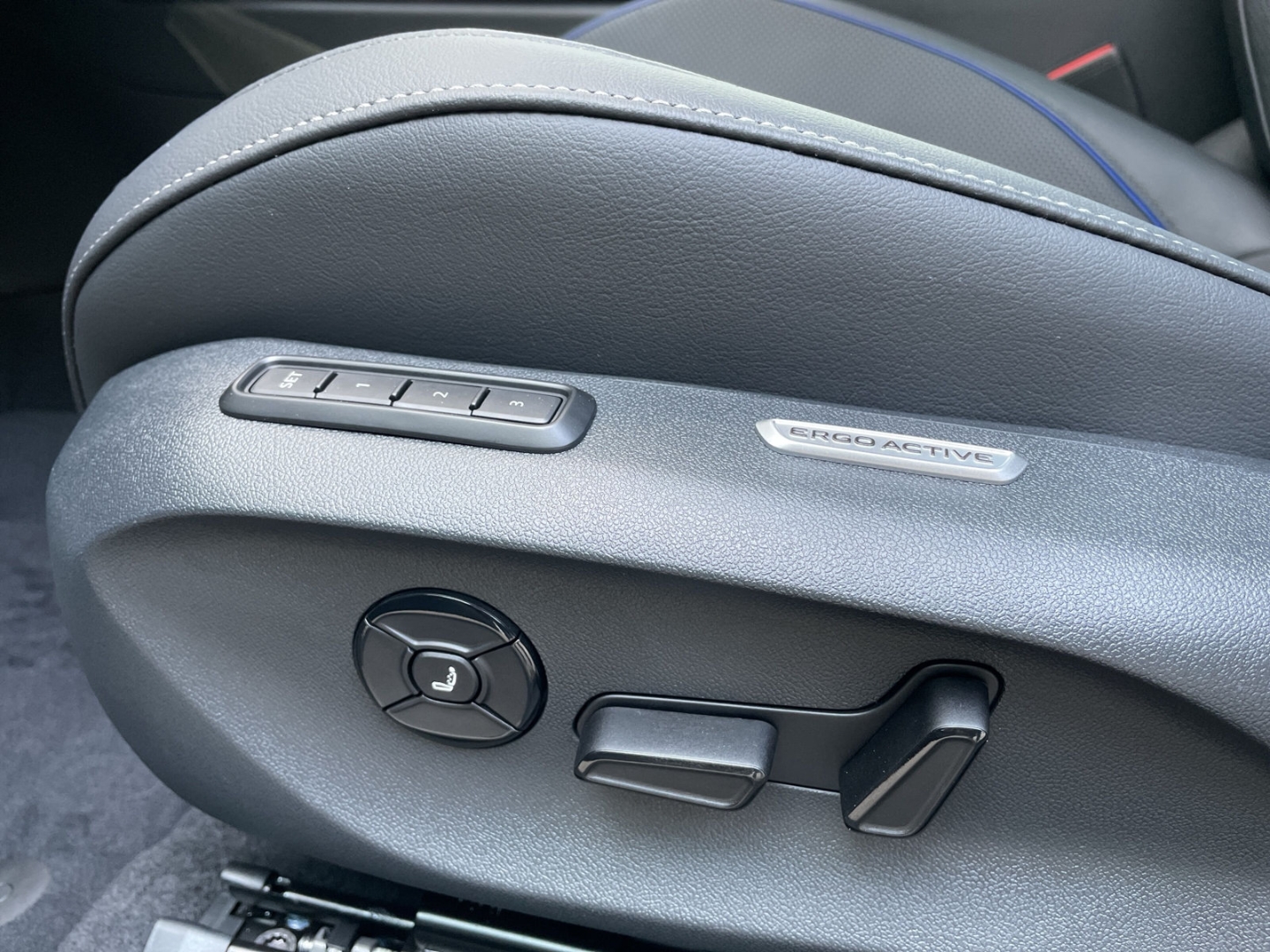 Passat Variant R-Line Signature 1.5 TSI eHybrid DSG AHK