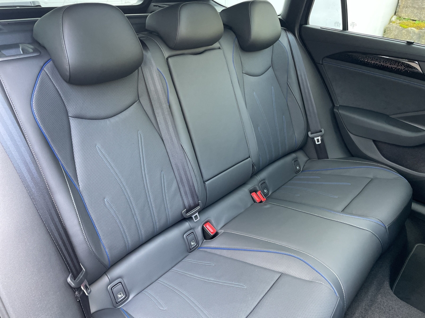Passat Variant R-Line Signature 1.5 TSI eHybrid DSG AHK