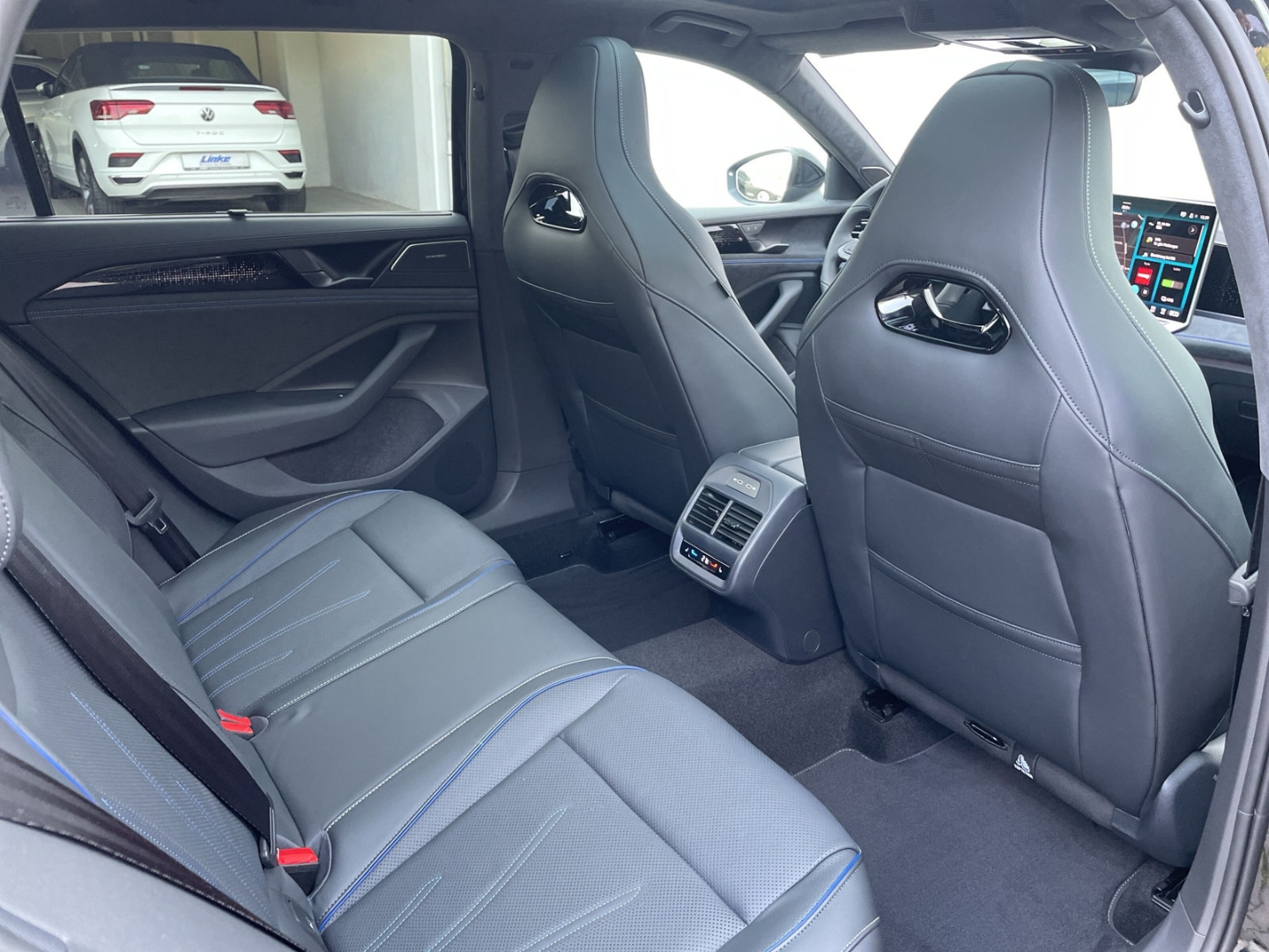 Passat Variant R-Line Signature 1.5 TSI eHybrid DSG AHK