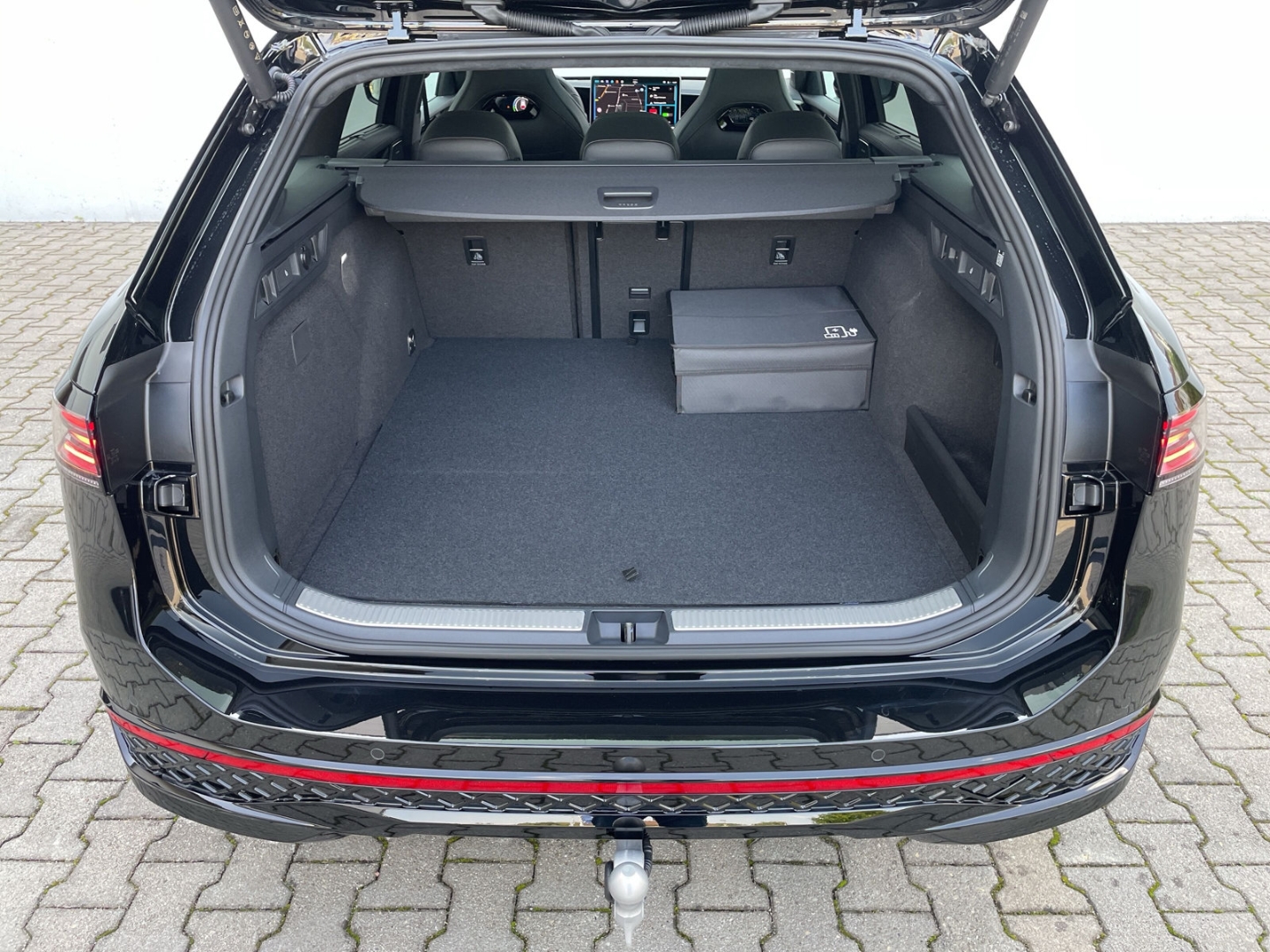 Passat Variant R-Line Signature 1.5 TSI eHybrid DSG AHK
