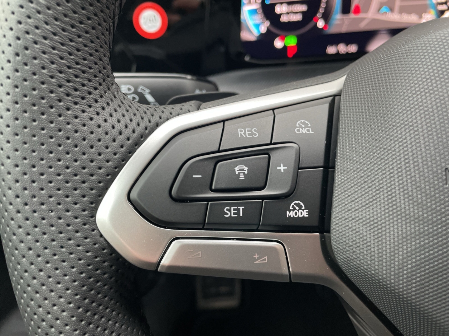 Golf VIII R-Line 2.0 TDI DSG Black Style Kamera ACC