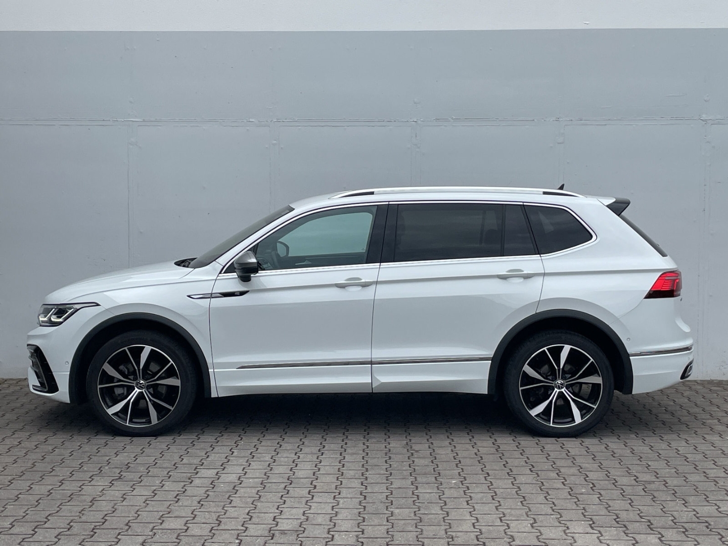Tiguan Allspace R-Line 2.0TDI 4MOTION AHK/Kamera/Navi