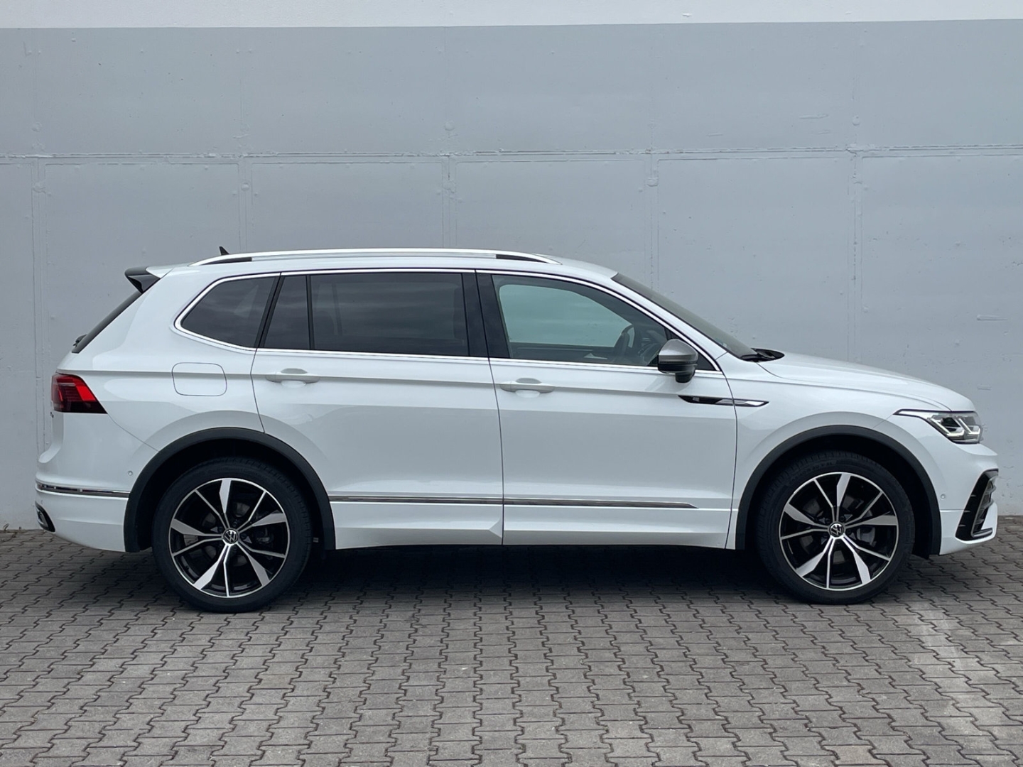 Tiguan Allspace R-Line 2.0TDI 4MOTION AHK/Kamera/Navi
