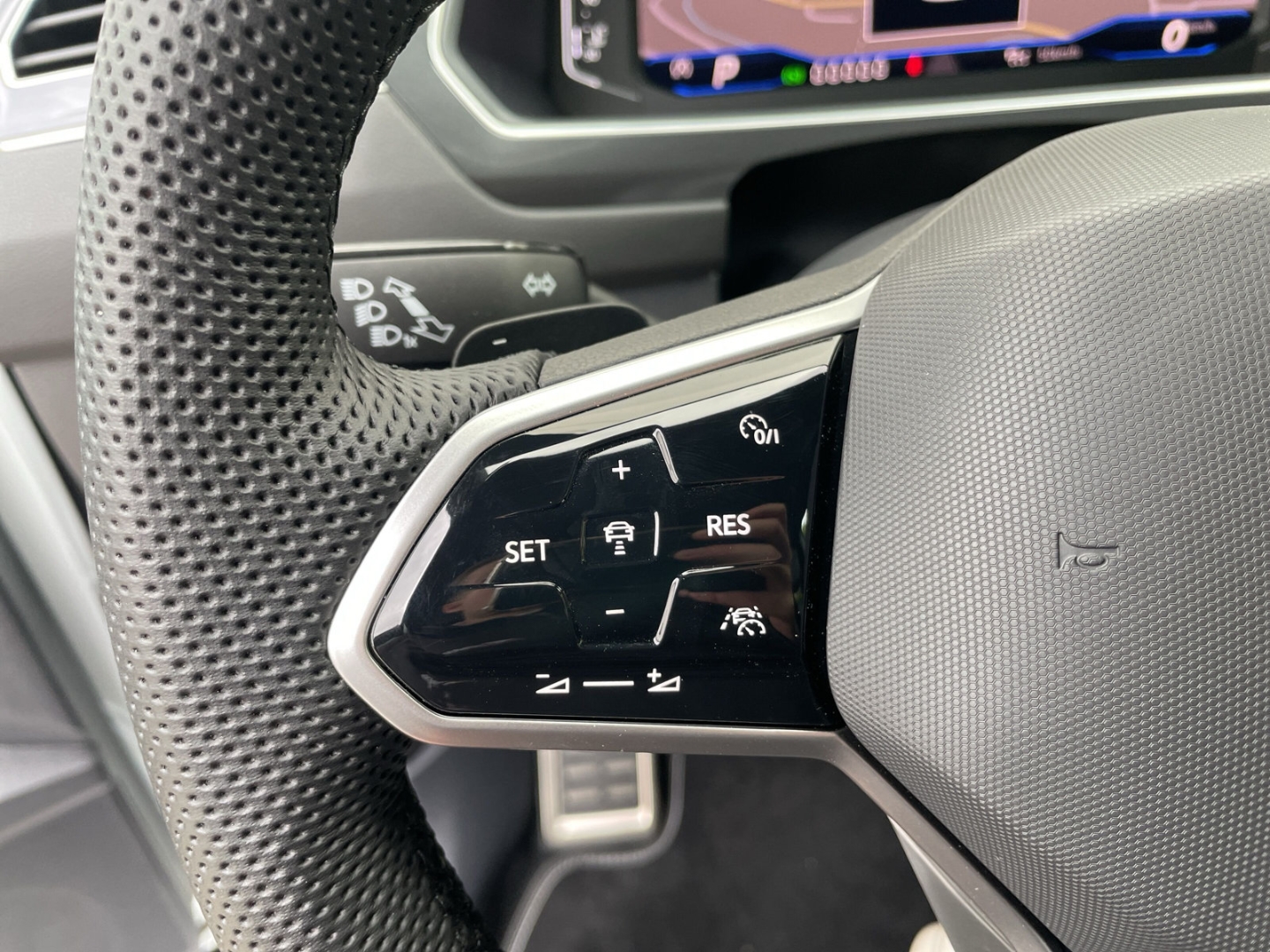 Tiguan Allspace R-Line 2.0TDI 4MOTION AHK/Kamera/Navi