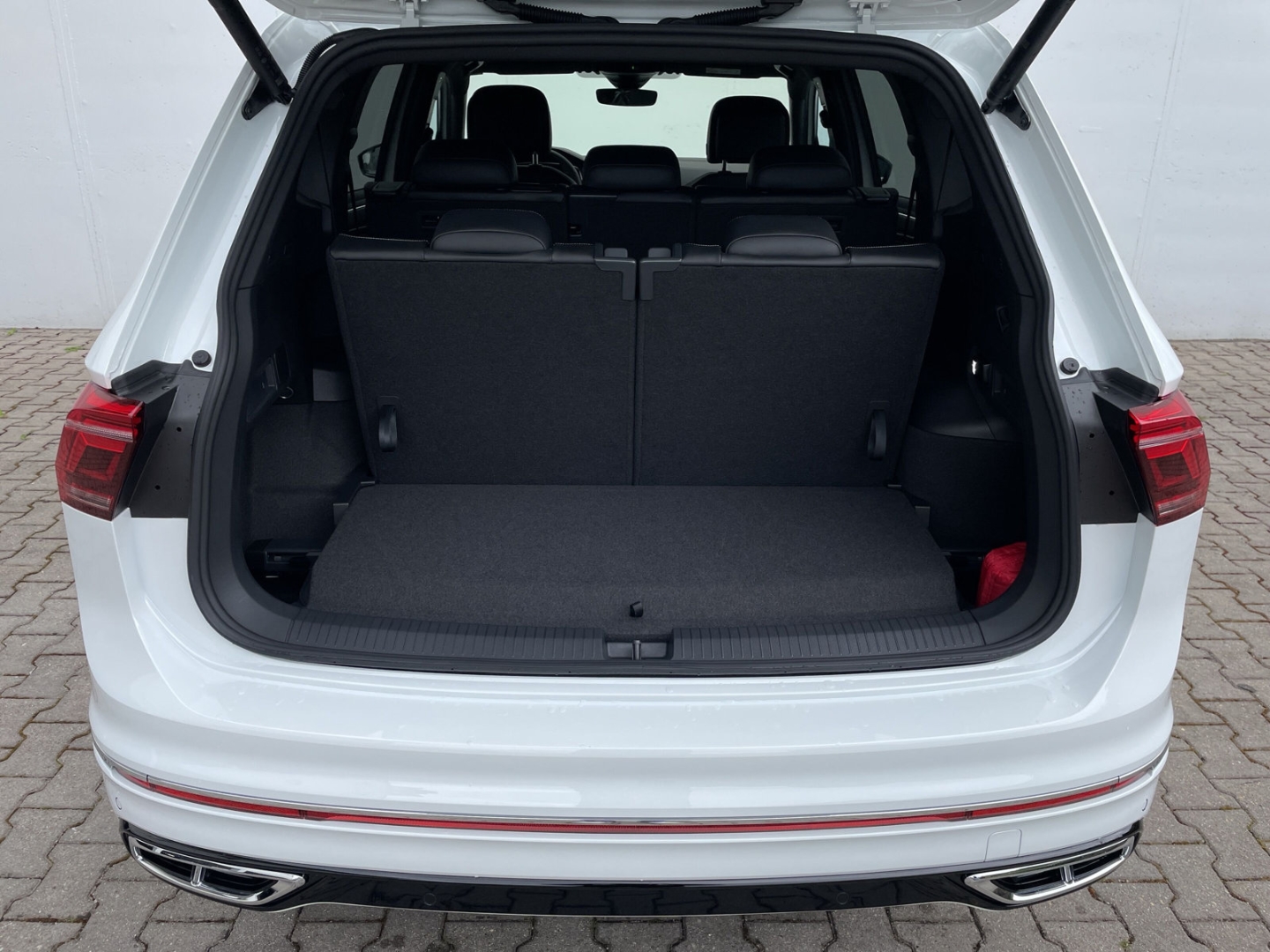 Tiguan Allspace R-Line 2.0TDI 4MOTION AHK/Kamera/Navi