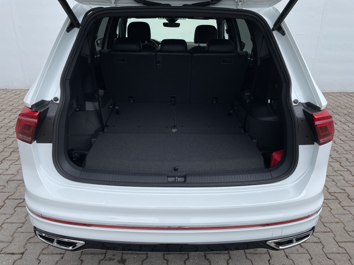 Tiguan Allspace R-Line 2.0TDI 4MOTION AHK/Kamera/Navi