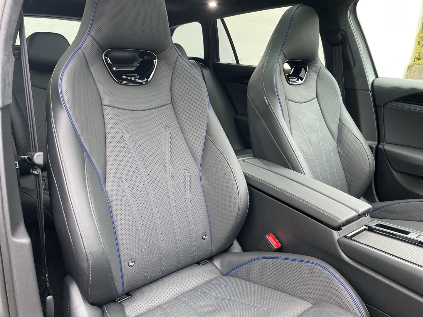 Passat R-Line Signature 2.0 TDI DSG 4Motion Pano/AHK/360°Kamera