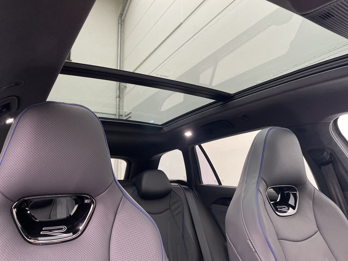 Passat R-Line Signature 2.0 TDI DSG 4Motion Pano/AHK/360°Kamera