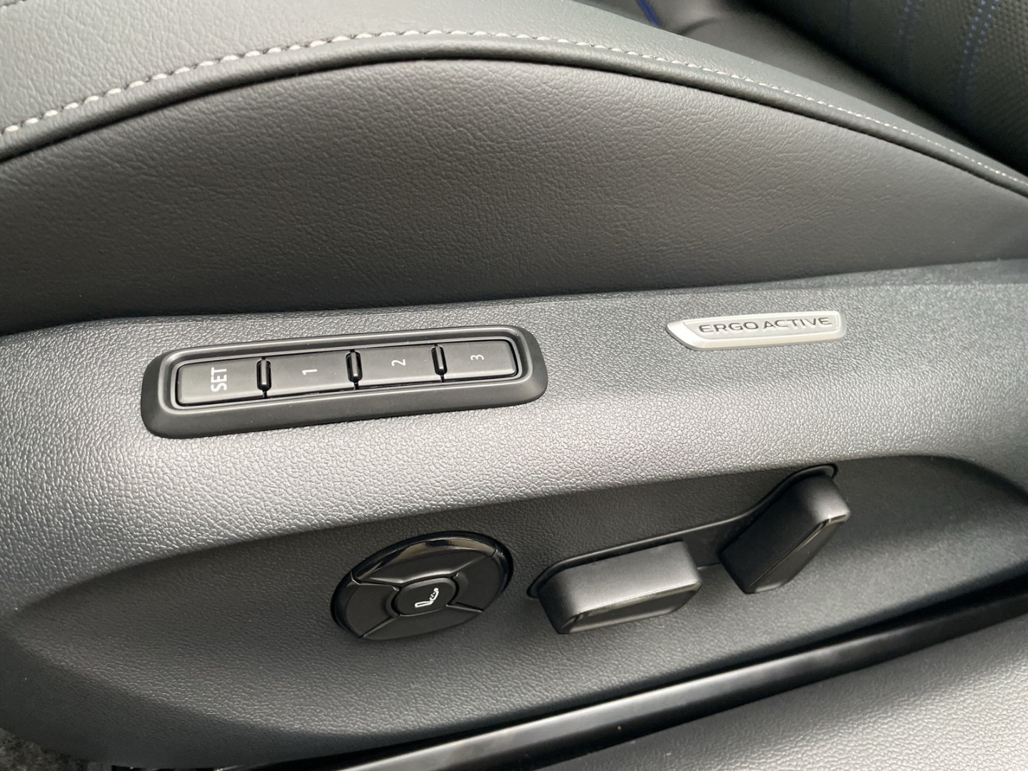 Passat R-Line Signature 2.0 TDI DSG 4Motion Pano/AHK/360°Kamera
