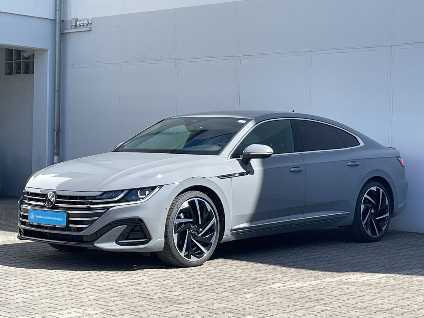 Arteon 2.0 TSI DSG R-Line AHK/DCC/Kamera/Keyless/App-Connect/IQ.LIGHT/Navi Pro/ACC