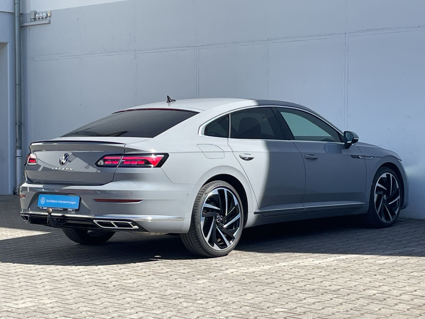 Arteon 2.0 TSI DSG R-Line AHK/DCC/Kamera/Keyless/App-Connect/IQ.LIGHT/Navi Pro/ACC