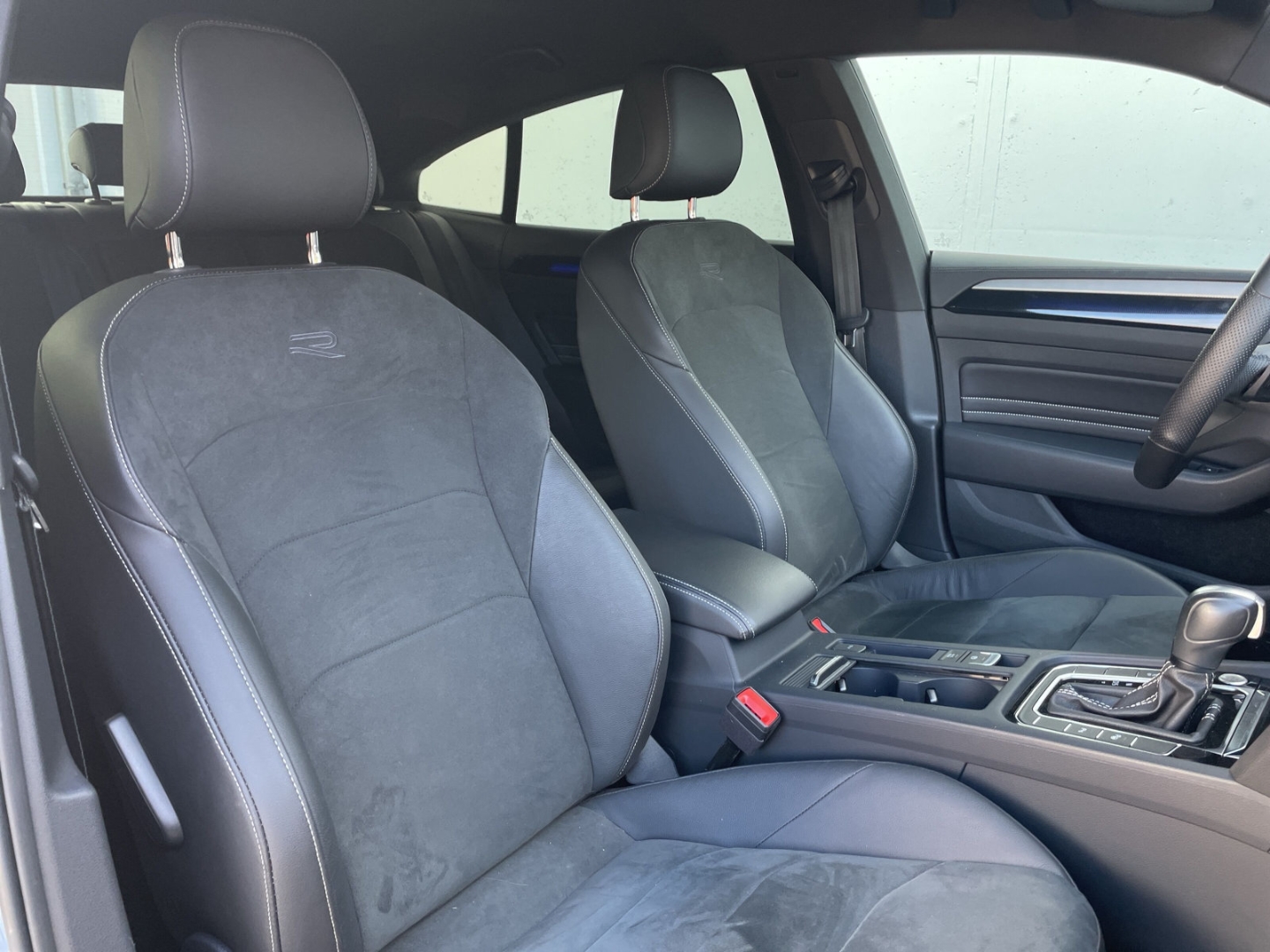 Arteon 2.0 TSI DSG R-Line AHK/DCC/Kamera/Keyless/App-Connect/IQ.LIGHT/Navi Pro/ACC