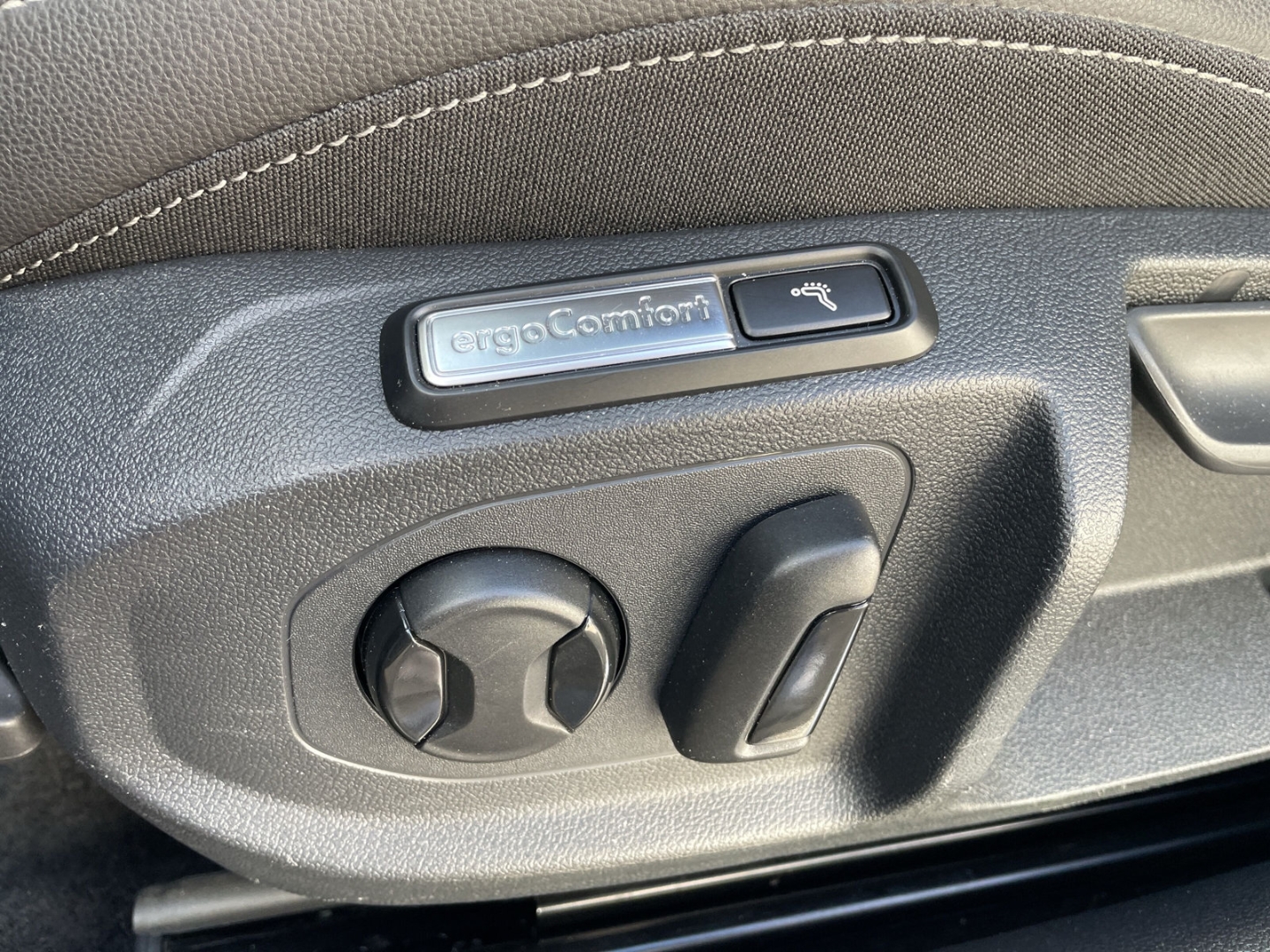 Arteon 2.0 TSI DSG R-Line AHK/DCC/Kamera/Keyless/App-Connect/IQ.LIGHT/Navi Pro/ACC