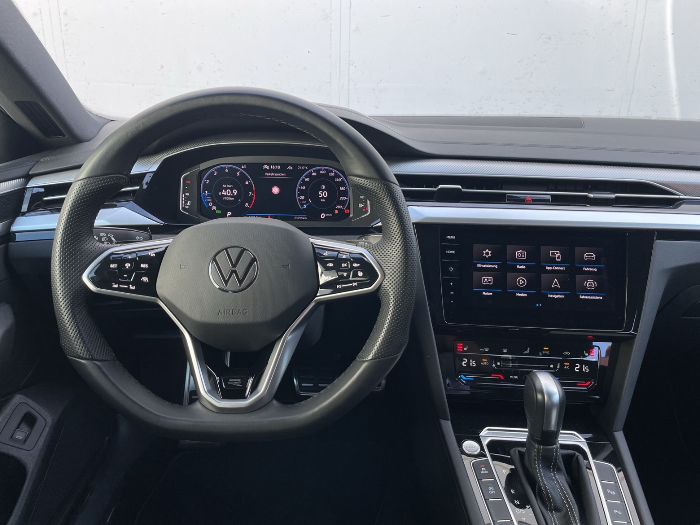Arteon 2.0 TSI DSG R-Line AHK/DCC/Kamera/Keyless/App-Connect/IQ.LIGHT/Navi Pro/ACC