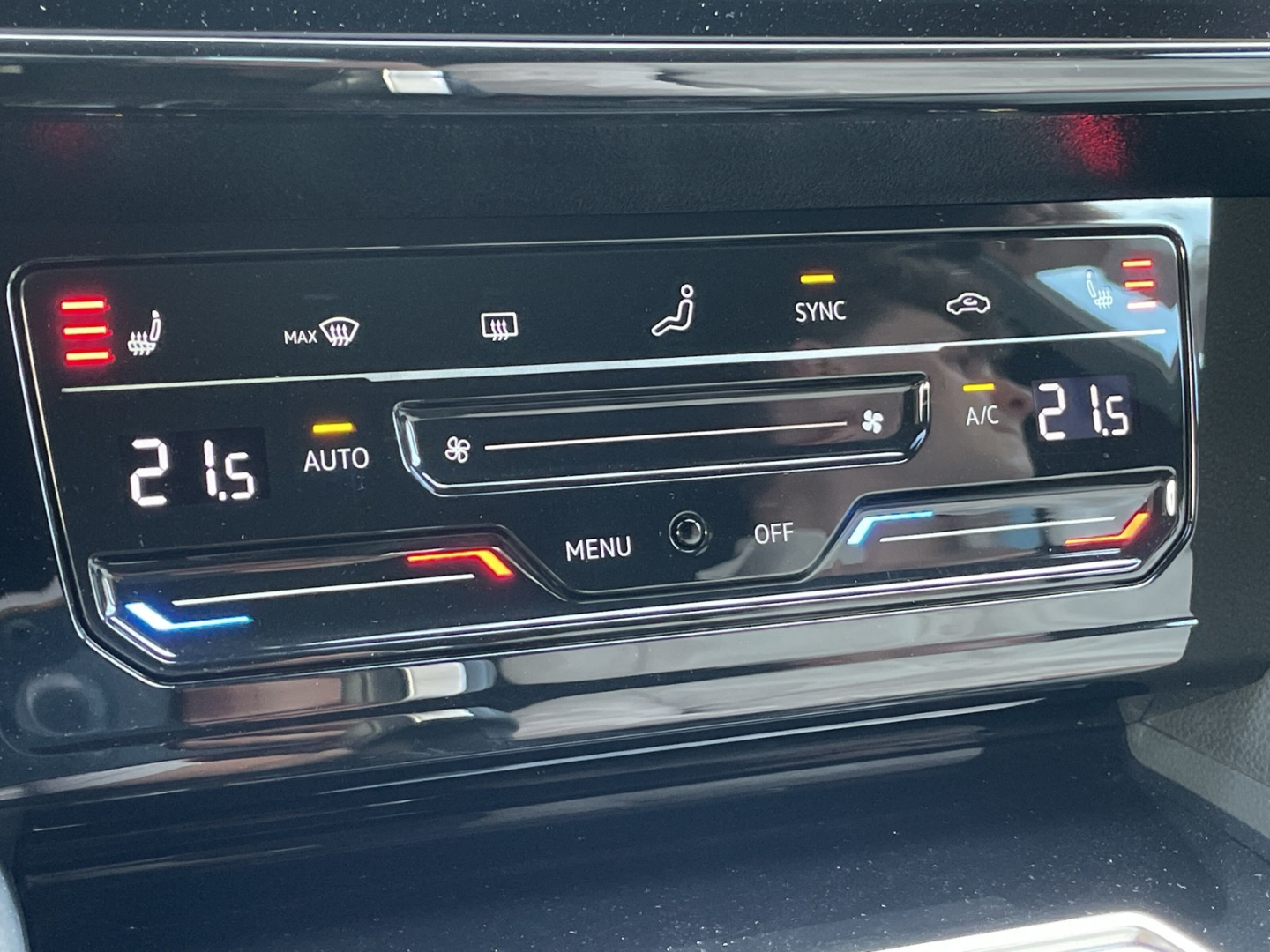 Arteon 2.0 TSI DSG R-Line AHK/DCC/Kamera/Keyless/App-Connect/IQ.LIGHT/Navi Pro/ACC