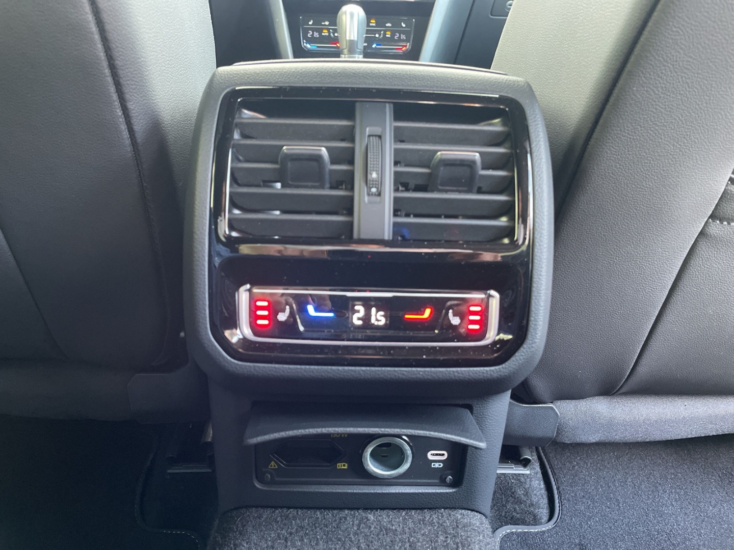 Arteon 2.0 TSI DSG R-Line AHK/DCC/Kamera/Keyless/App-Connect/IQ.LIGHT/Navi Pro/ACC