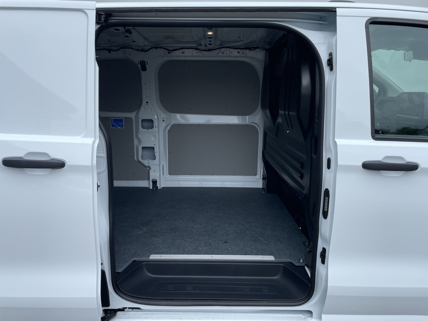 T7 Transporter Kasten 2.0 TDI LR AHK/Kamera/GRA