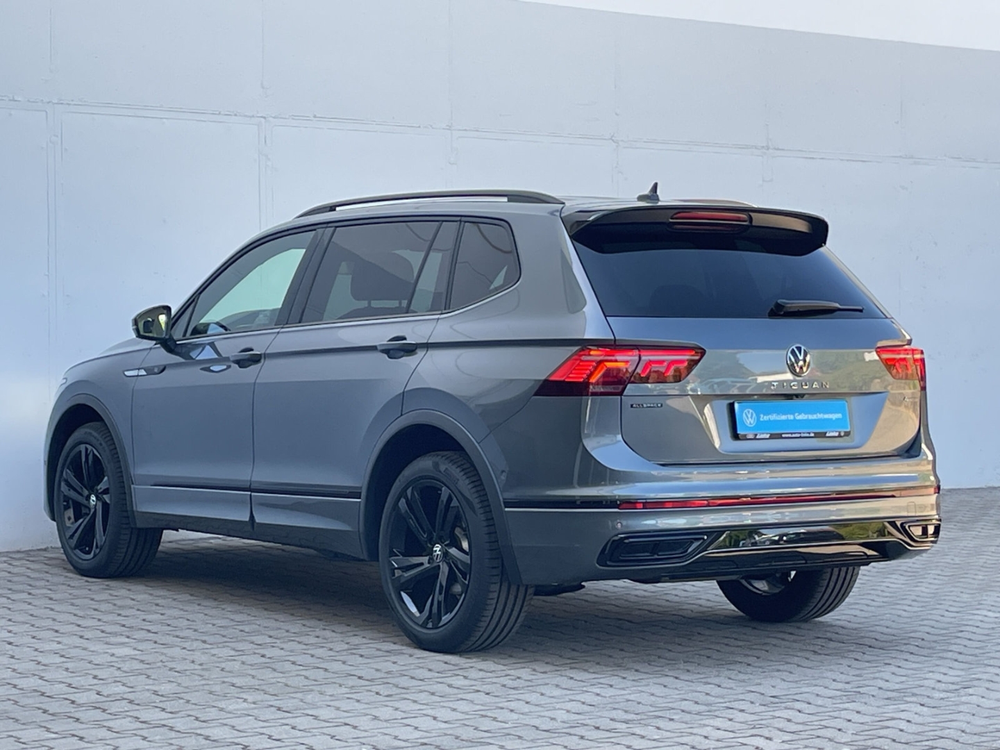 Tiguan Allspace 2.0TDI DSG R-Line 4M Black Style Kamera/AHK/ACC/Navi/IQ.LIGHT/Keyless/App-Connect