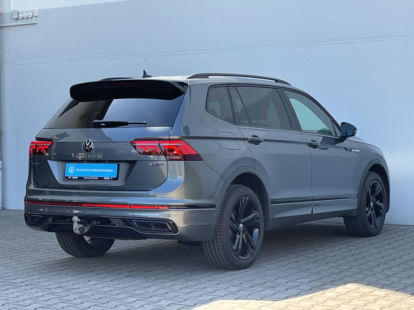 Tiguan Allspace 2.0TDI DSG R-Line 4M Black Style Kamera/AHK/ACC/Navi/IQ.LIGHT/Keyless/App-Connect