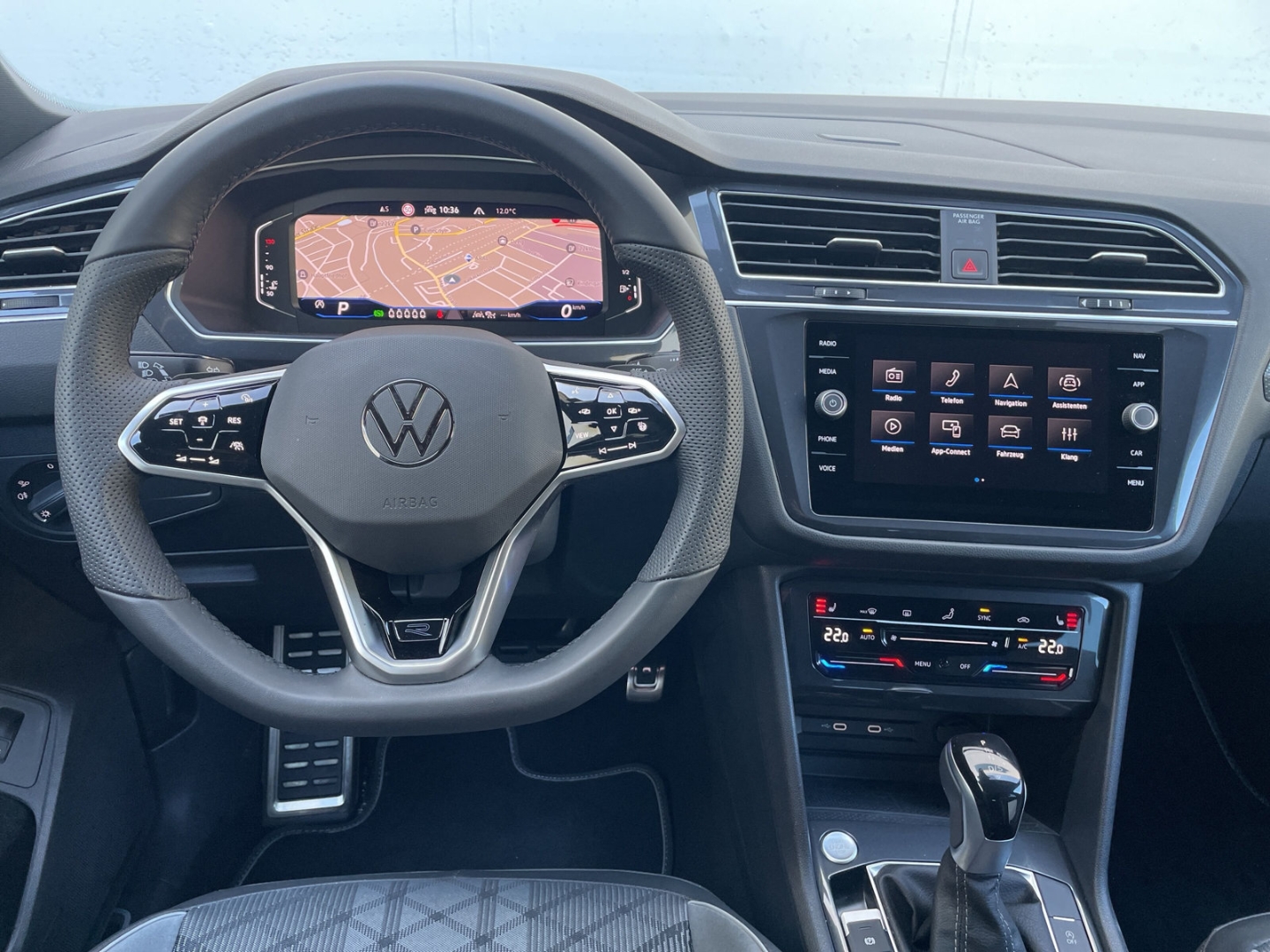 Tiguan Allspace 2.0TDI DSG R-Line 4M Black Style Kamera/AHK/ACC/Navi/IQ.LIGHT/Keyless/App-Connect