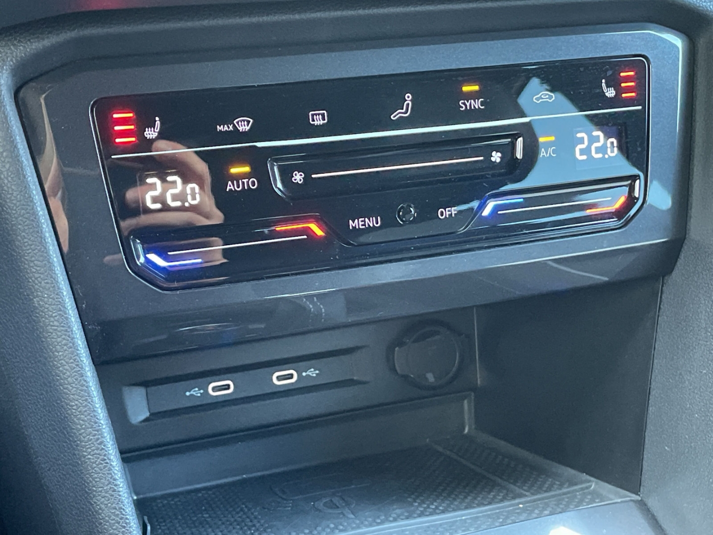 Tiguan Allspace 2.0TDI DSG R-Line 4M Black Style Kamera/AHK/ACC/Navi/IQ.LIGHT/Keyless/App-Connect