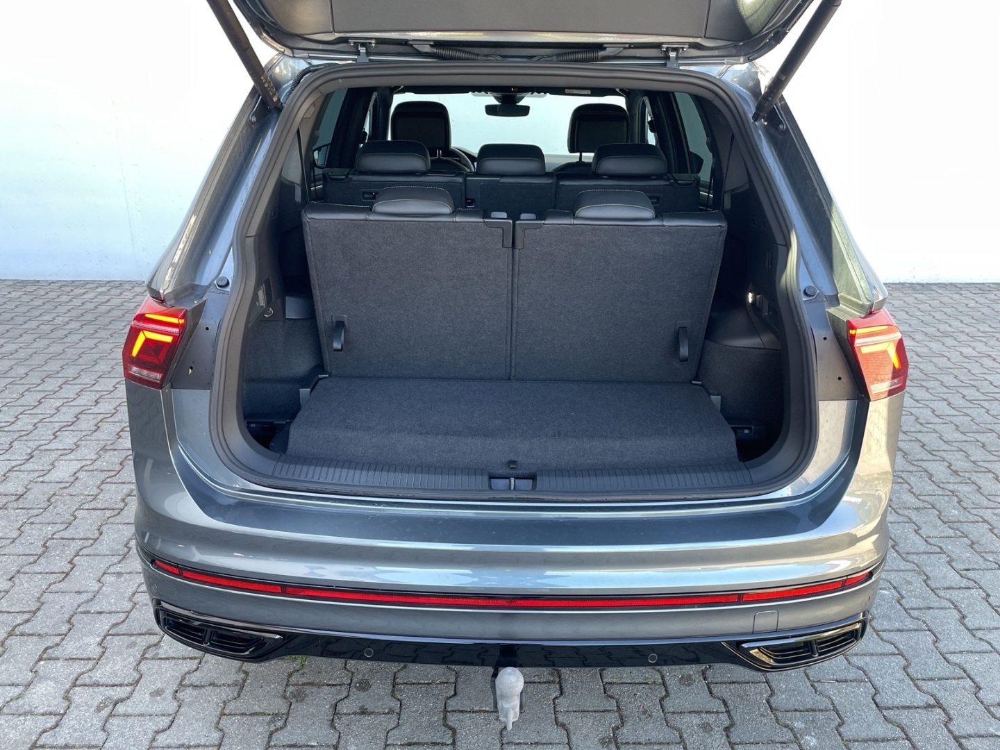 Tiguan Allspace 2.0TDI DSG R-Line 4M Black Style Kamera/AHK/ACC/Navi/IQ.LIGHT/Keyless/App-Connect