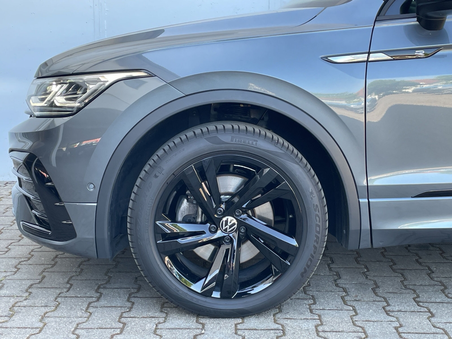 Tiguan Allspace 2.0TDI DSG R-Line 4M Black Style Kamera/AHK/ACC/Navi/IQ.LIGHT/Keyless/App-Connect