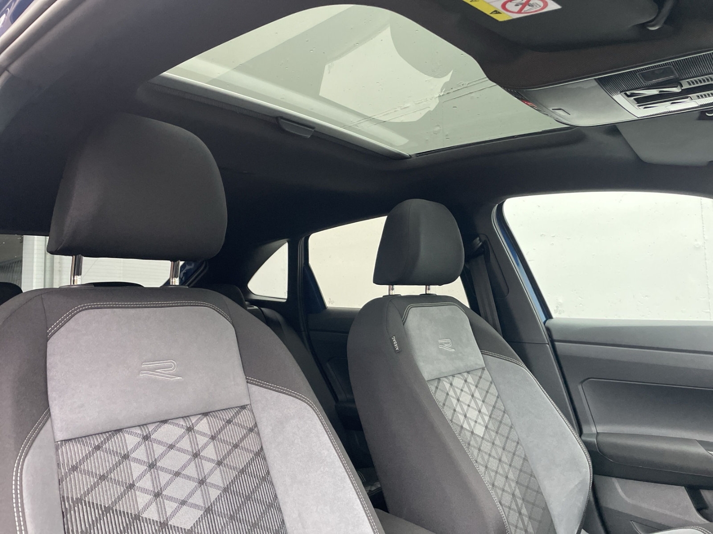 Taigo 1.0 TSI DSG R-Line Black Style Kamera/Pano/ACC/Navi/IQ.LIGHT/App-Connect