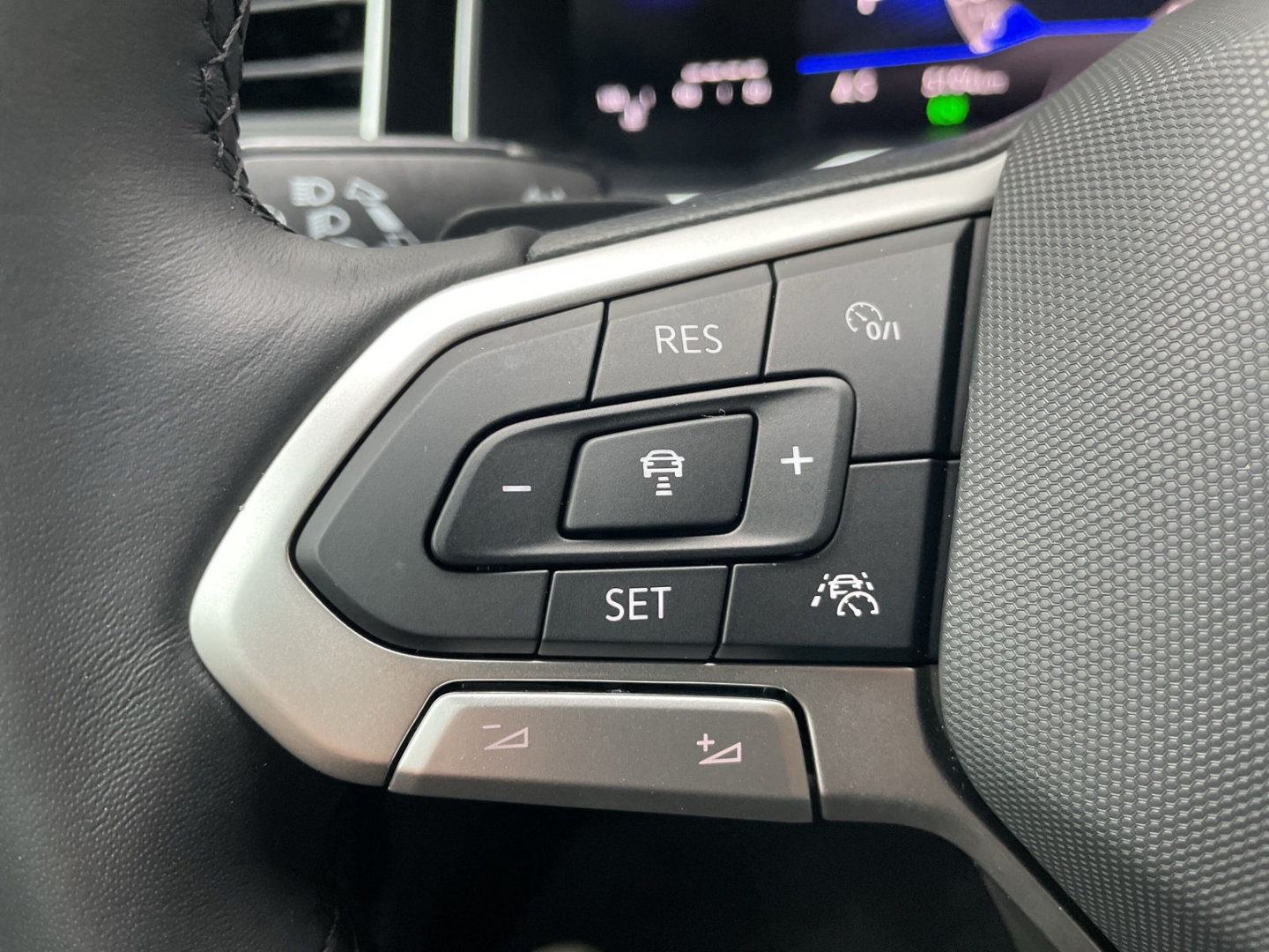 Taigo 1.0 TSI DSG R-Line Black Style Kamera/Pano/ACC/Navi/IQ.LIGHT/App-Connect
