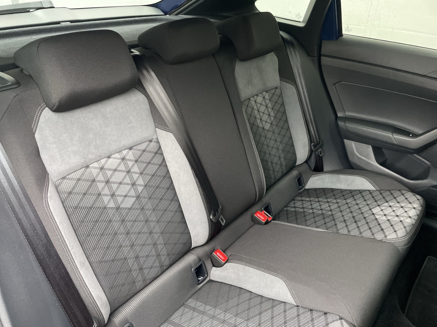 Taigo 1.0 TSI DSG R-Line Black Style Kamera/Pano/ACC/Navi/IQ.LIGHT/App-Connect