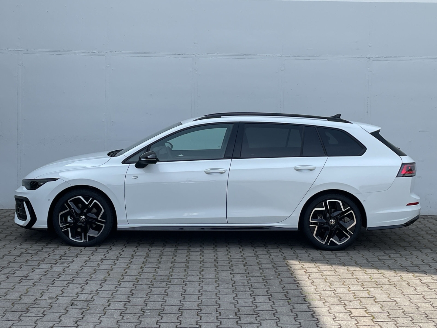 Golf Variant VIII 2.0 TDI DSG R-Line AHK/HUD/H&K/Navi/Kamera/ACC/IQ.LIGHT/Keyless/el.Heckklappe/