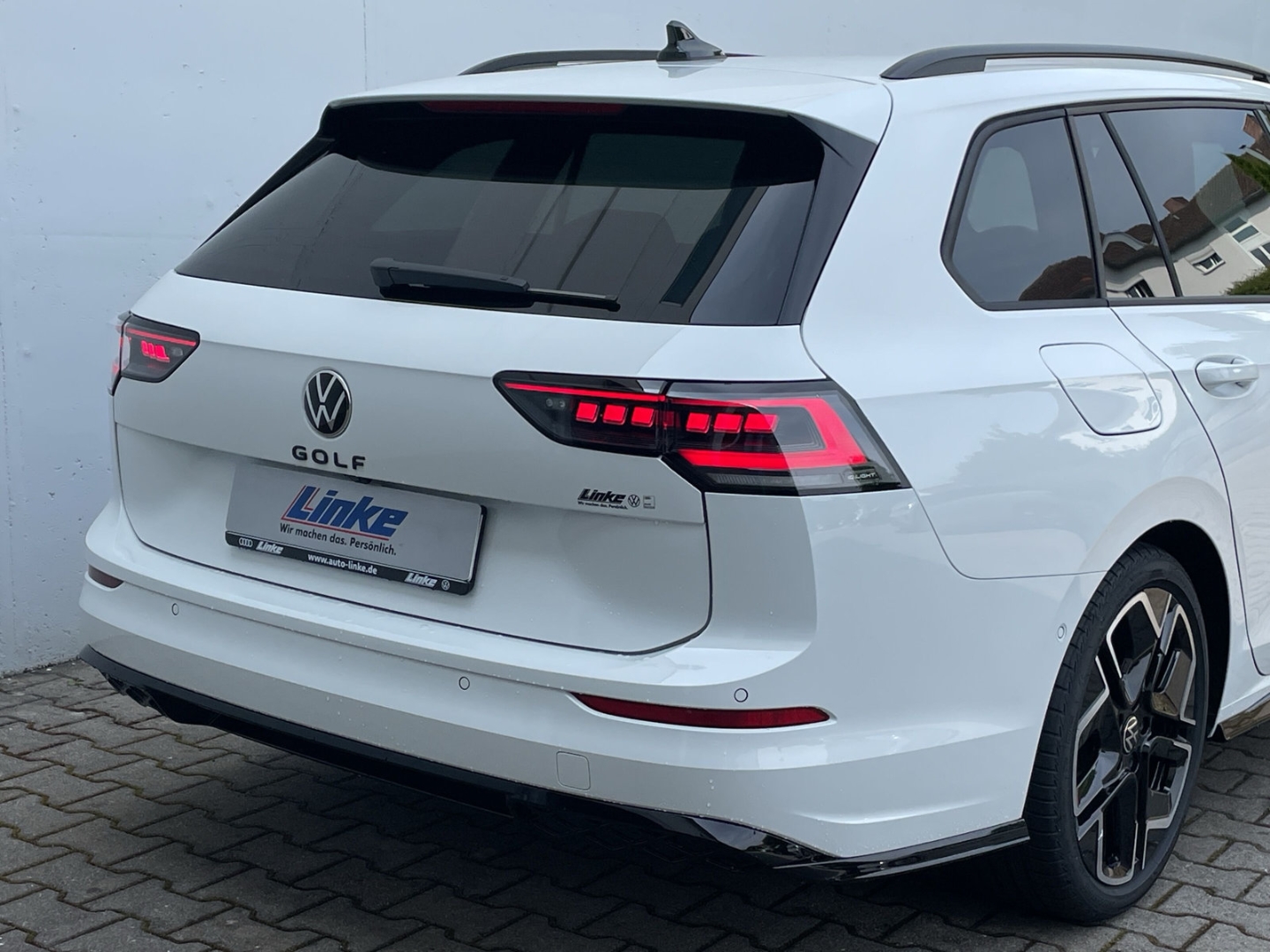 Golf Variant VIII 2.0 TDI DSG R-Line AHK/HUD/H&K/Navi/Kamera/ACC/IQ.LIGHT/Keyless/el.Heckklappe/