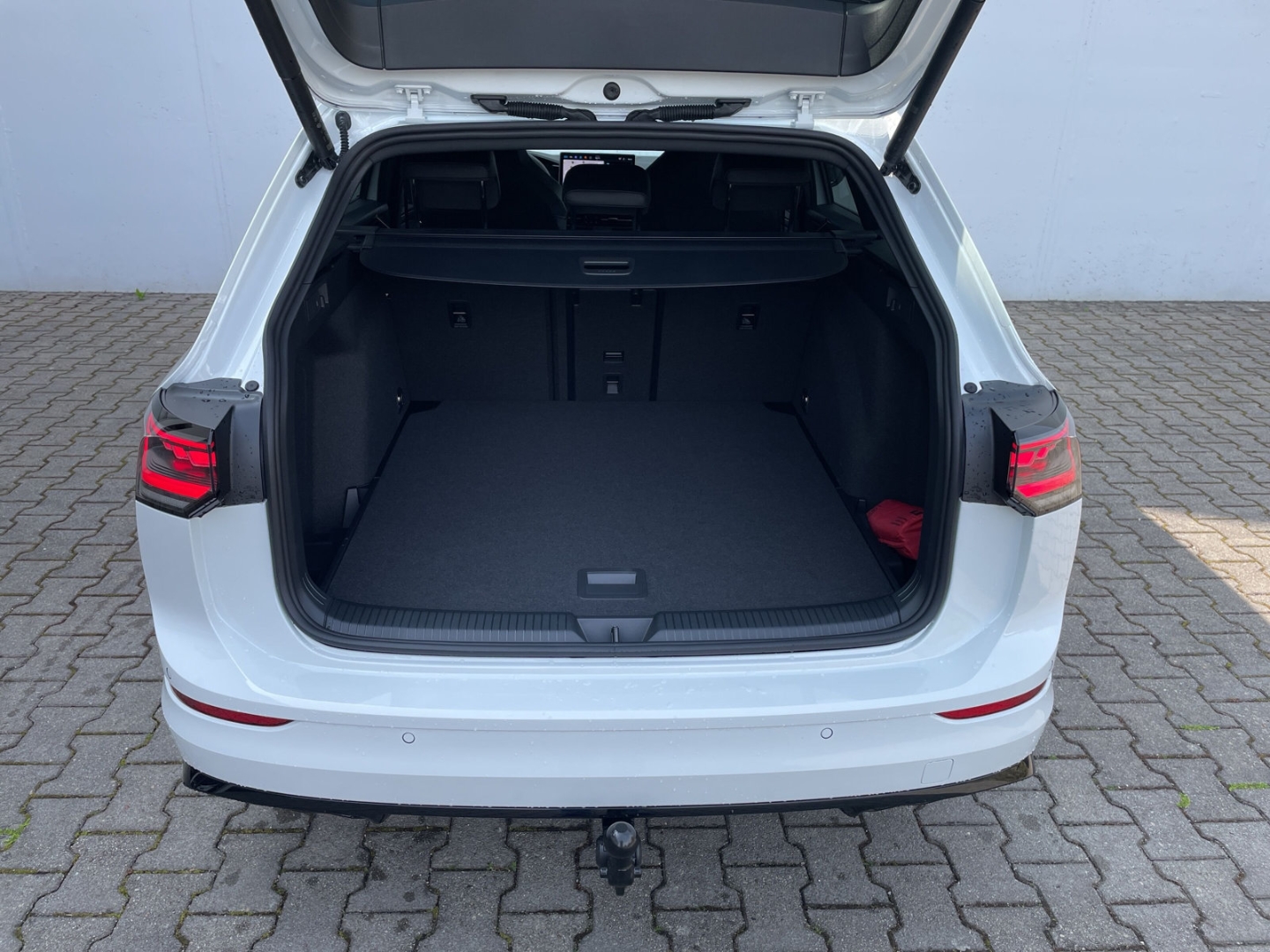 Golf Variant VIII 2.0 TDI DSG R-Line AHK/HUD/H&K/Navi/Kamera/ACC/IQ.LIGHT/Keyless/el.Heckklappe/