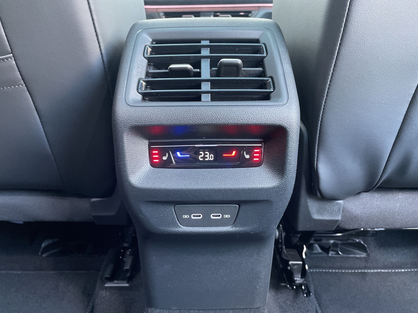 Tayron 1.5 TSI eHybrid DSG Black Style AHK/Pano DCC Pro