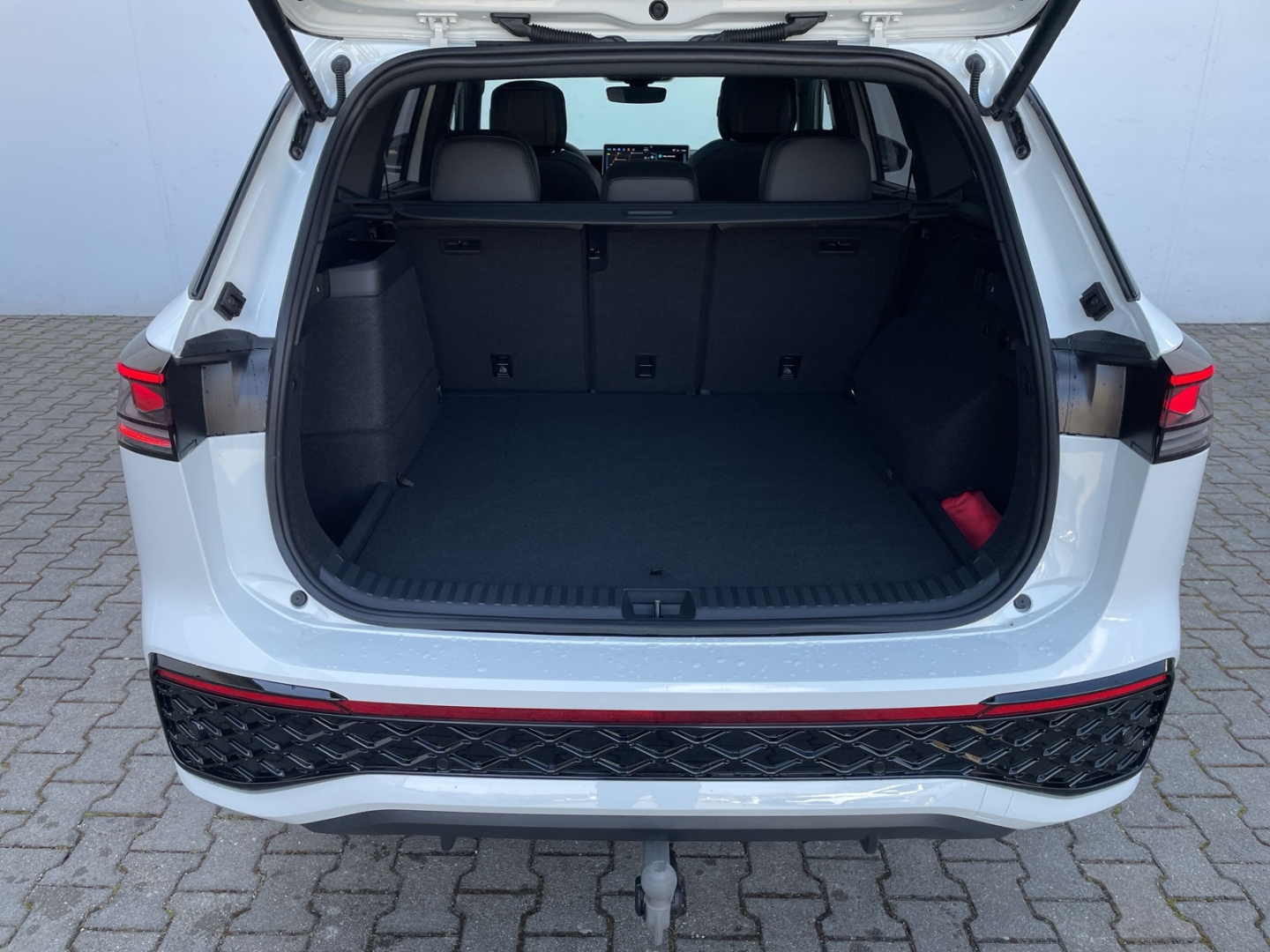 Tayron 1.5 TSI eHybrid DSG Black Style AHK/Pano DCC Pro