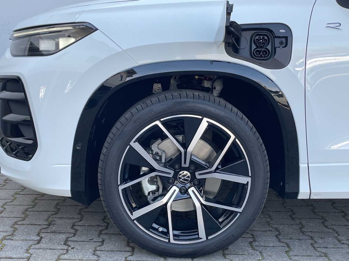 Tayron 1.5 TSI eHybrid DSG Black Style AHK/Pano DCC Pro