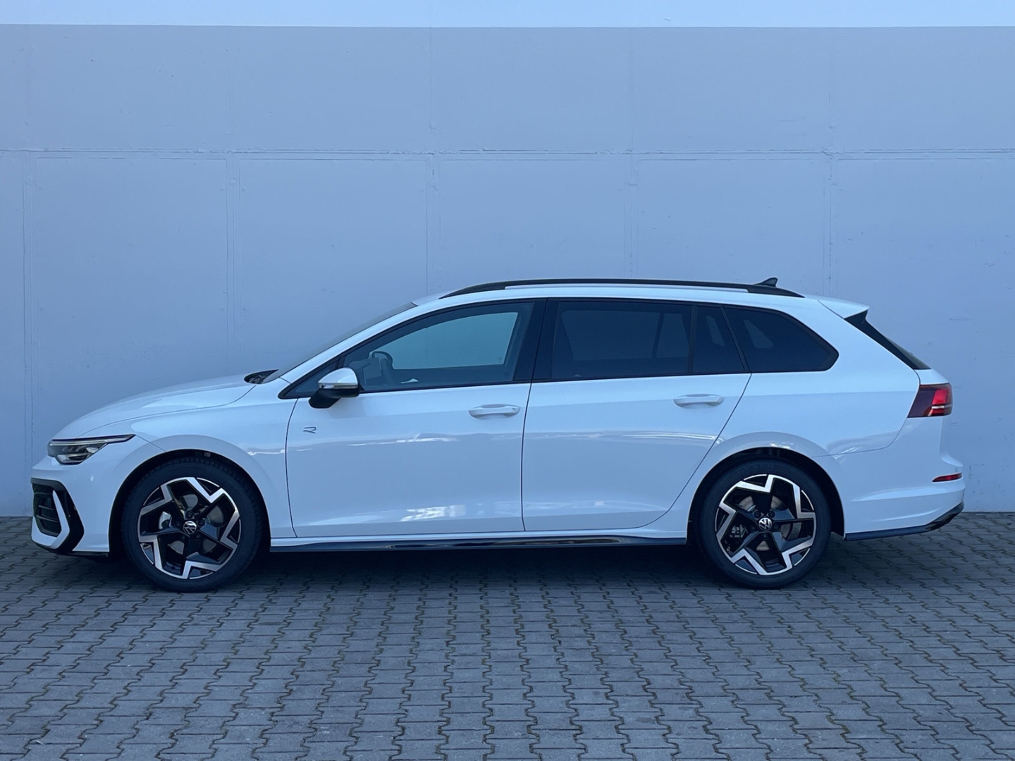Golf Variant VIII 1.5 eTSI DSG R-Line AHK/Kamera/HUD