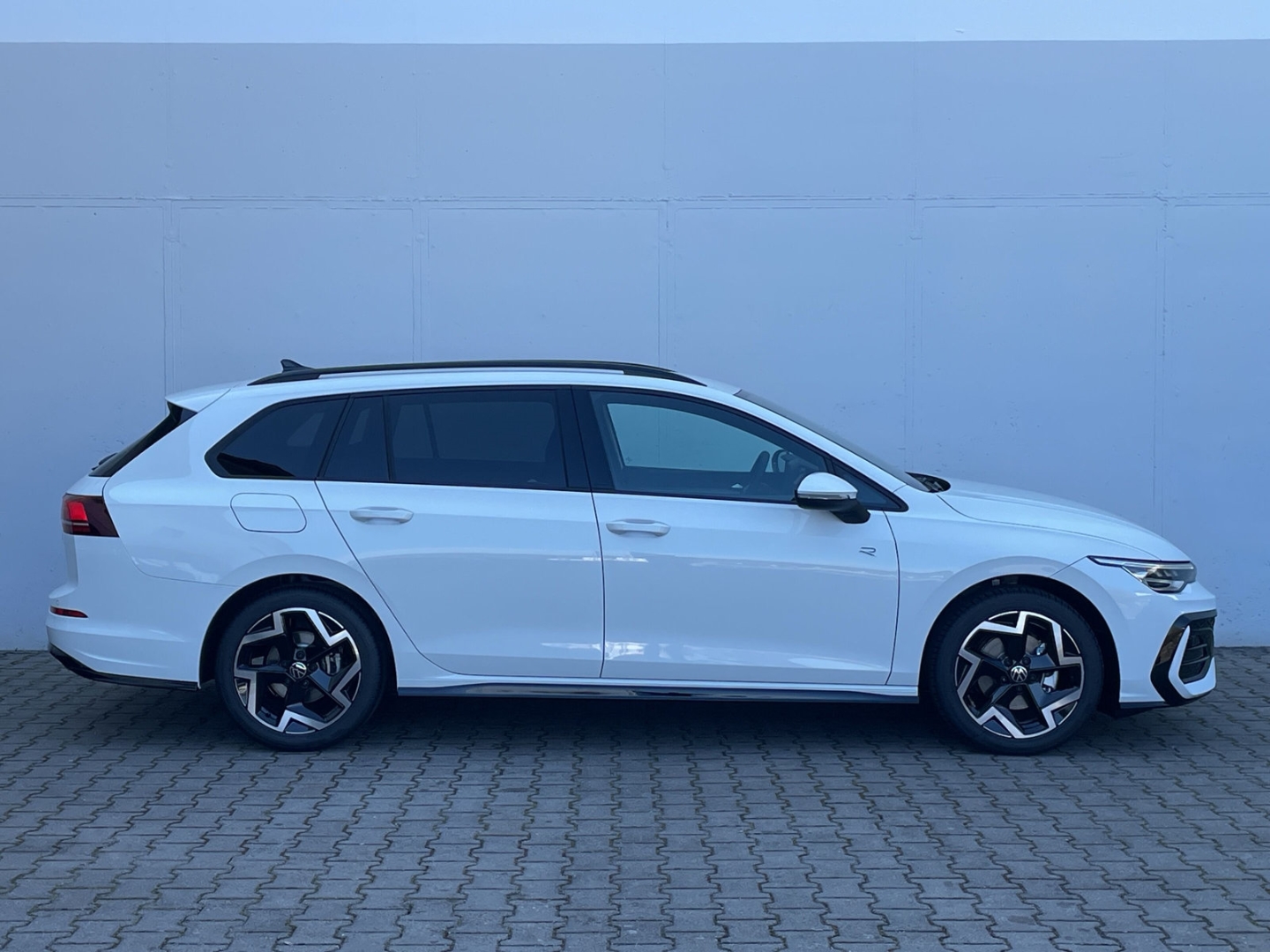 Golf Variant VIII 1.5 eTSI DSG R-Line AHK/Kamera/HUD