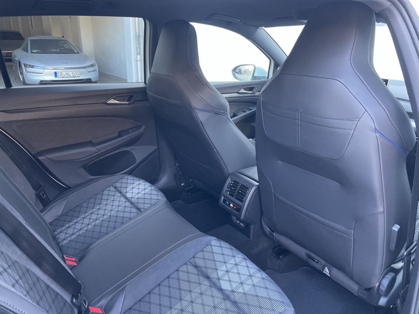 Golf Variant VIII 1.5 eTSI DSG R-Line AHK/Kamera/HUD