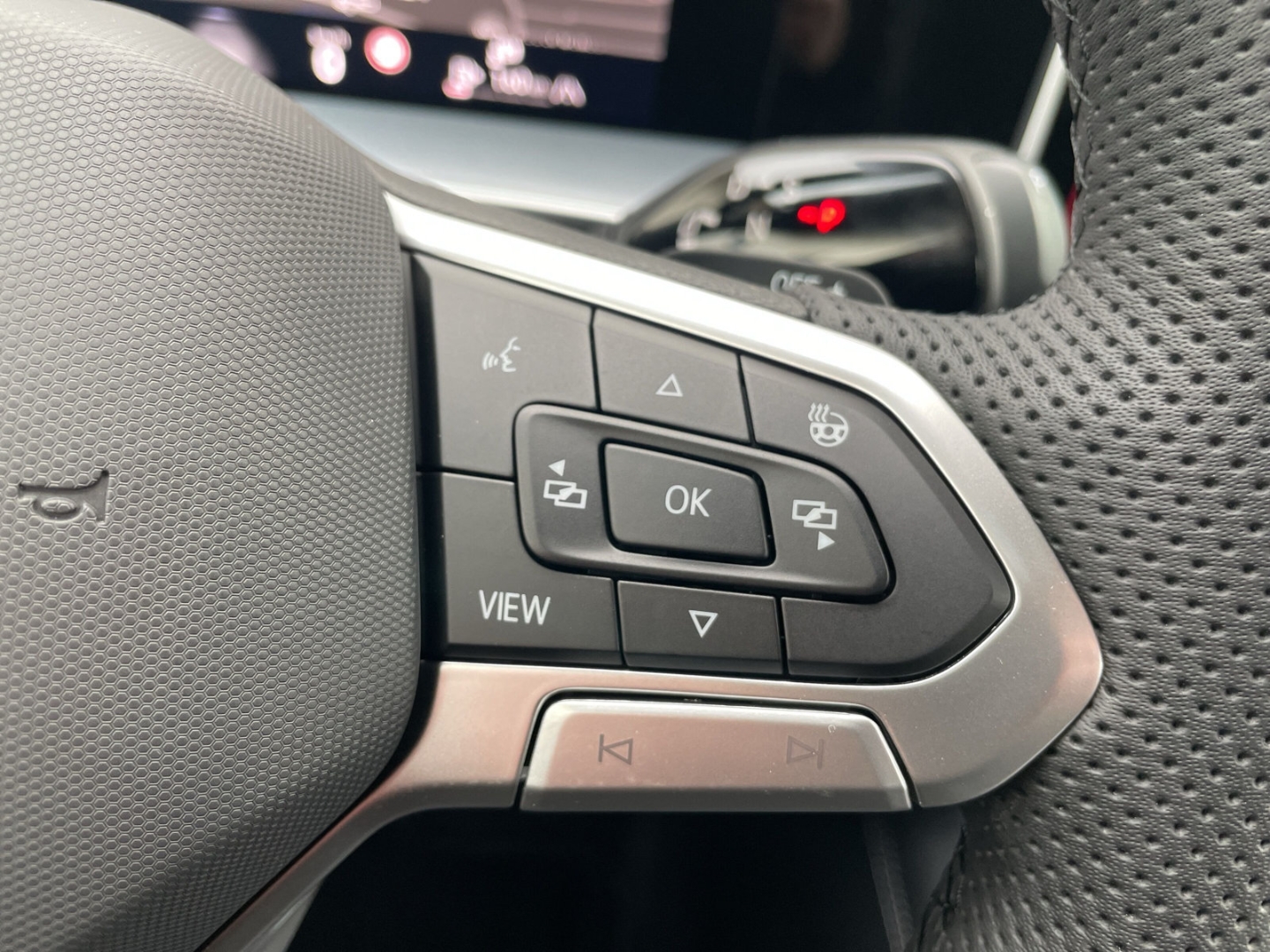 Tayron 2.0 TDI 4Motion R-Line Standhzg/AHK/Pano